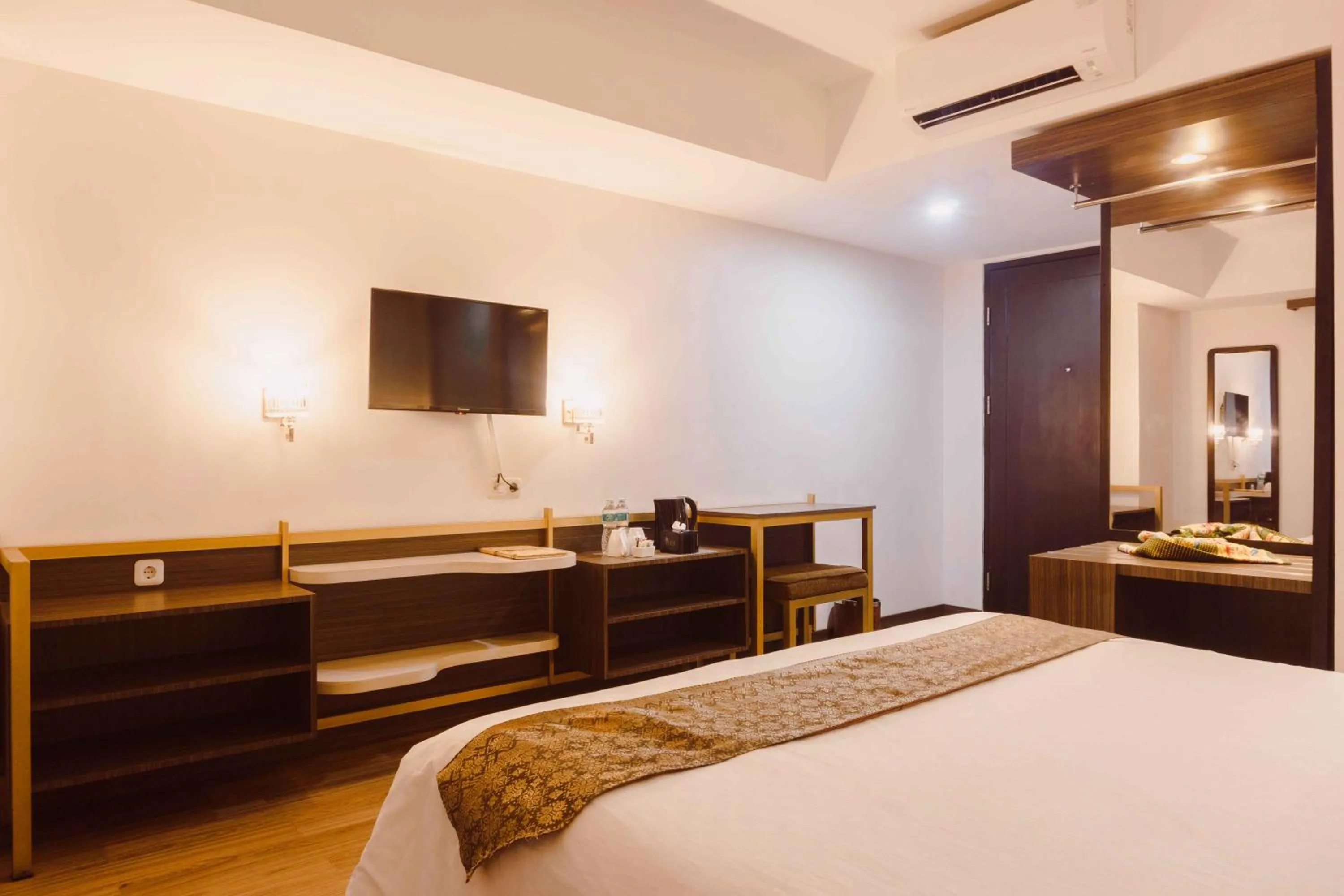 Bed in Fahira Hotel Syariah Bukittinggi