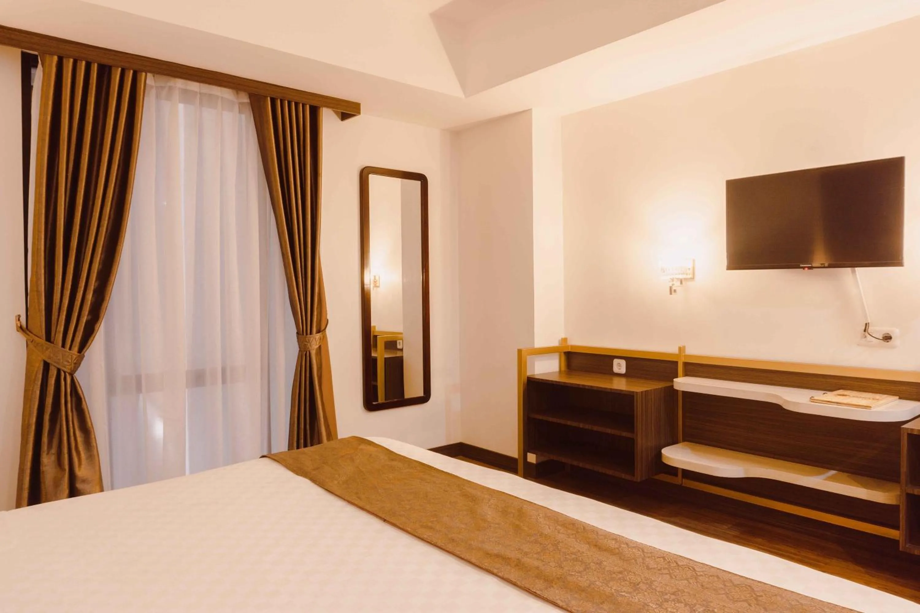 Bed in Fahira Hotel Syariah Bukittinggi