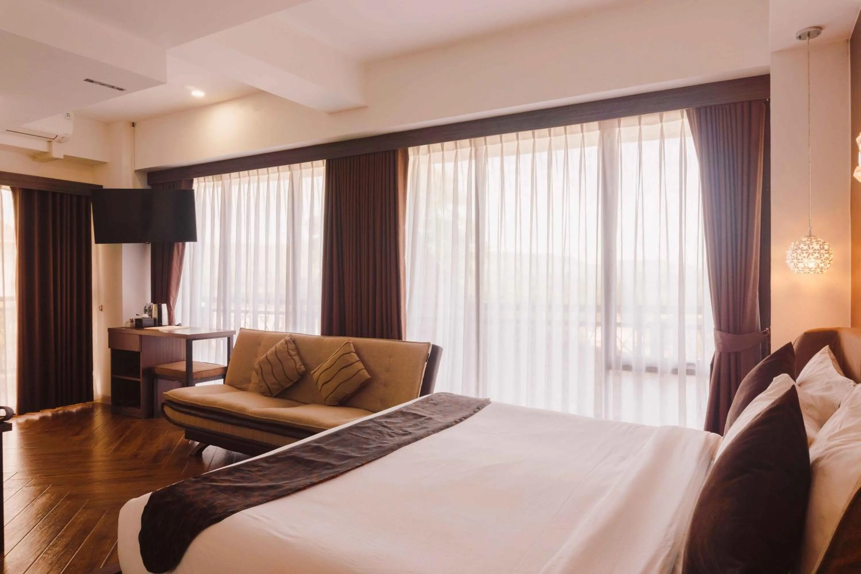 Bed in Fahira Hotel Syariah Bukittinggi