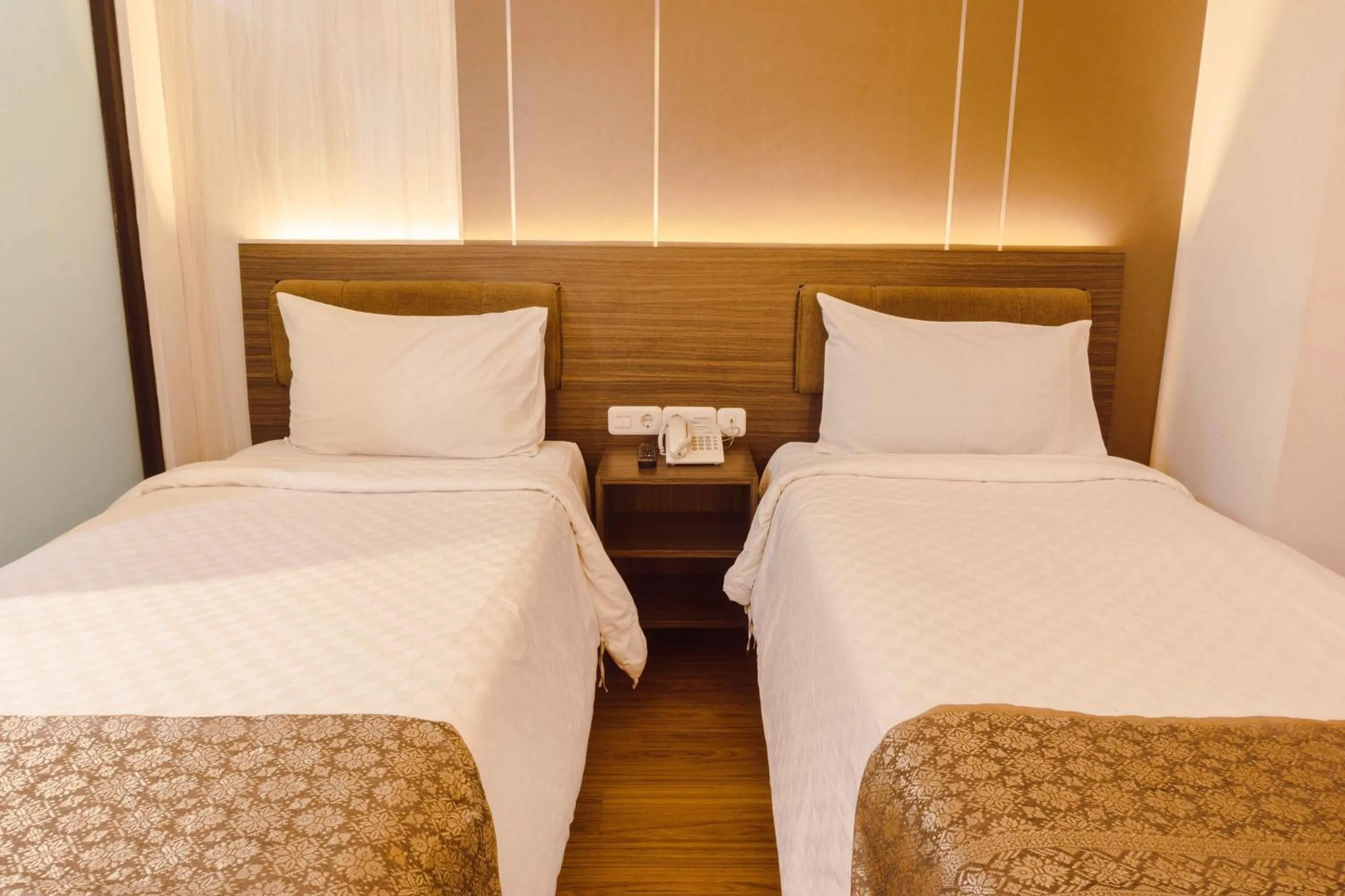 Bed in Fahira Hotel Syariah Bukittinggi