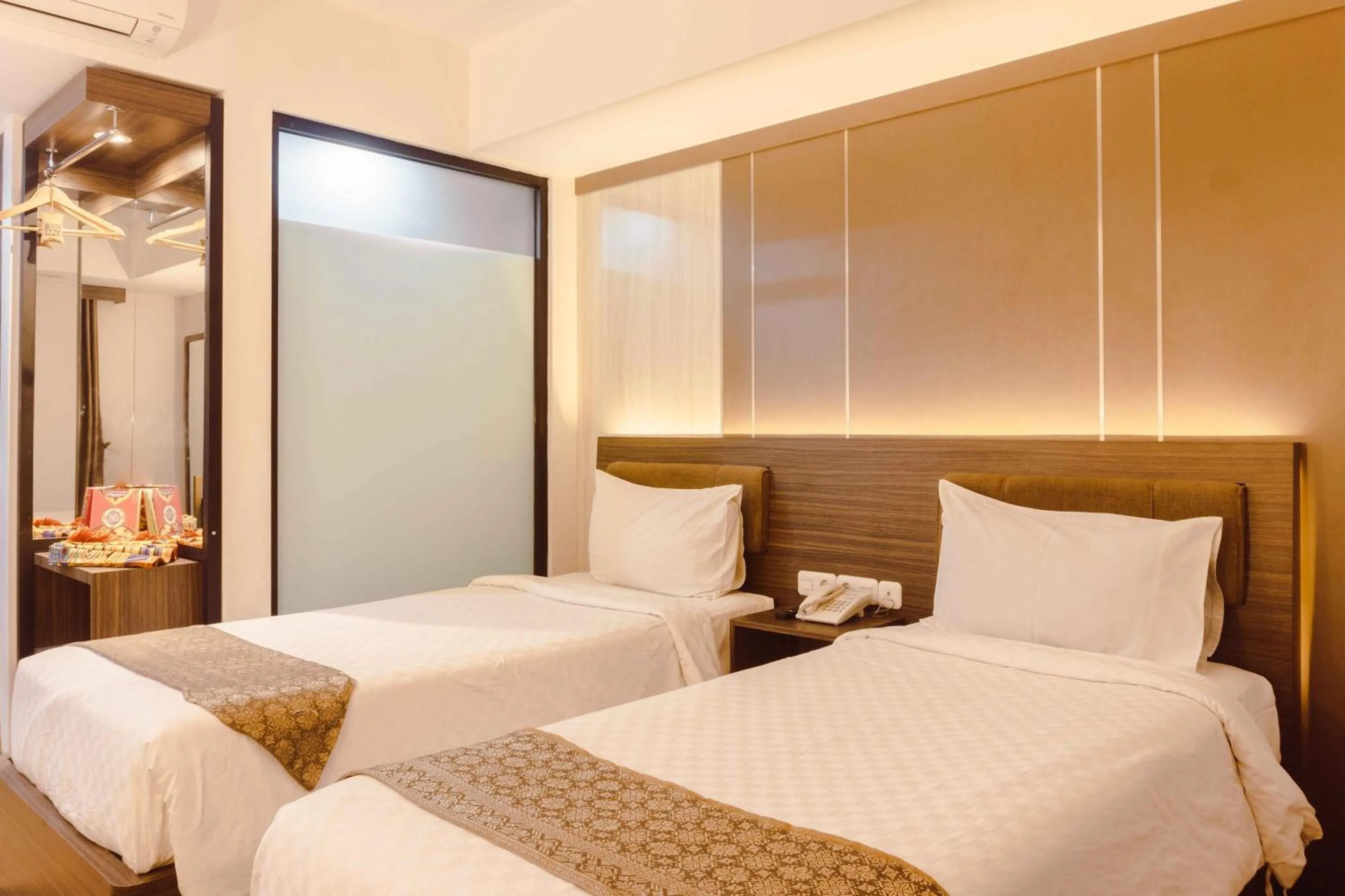 Bed in Fahira Hotel Syariah Bukittinggi