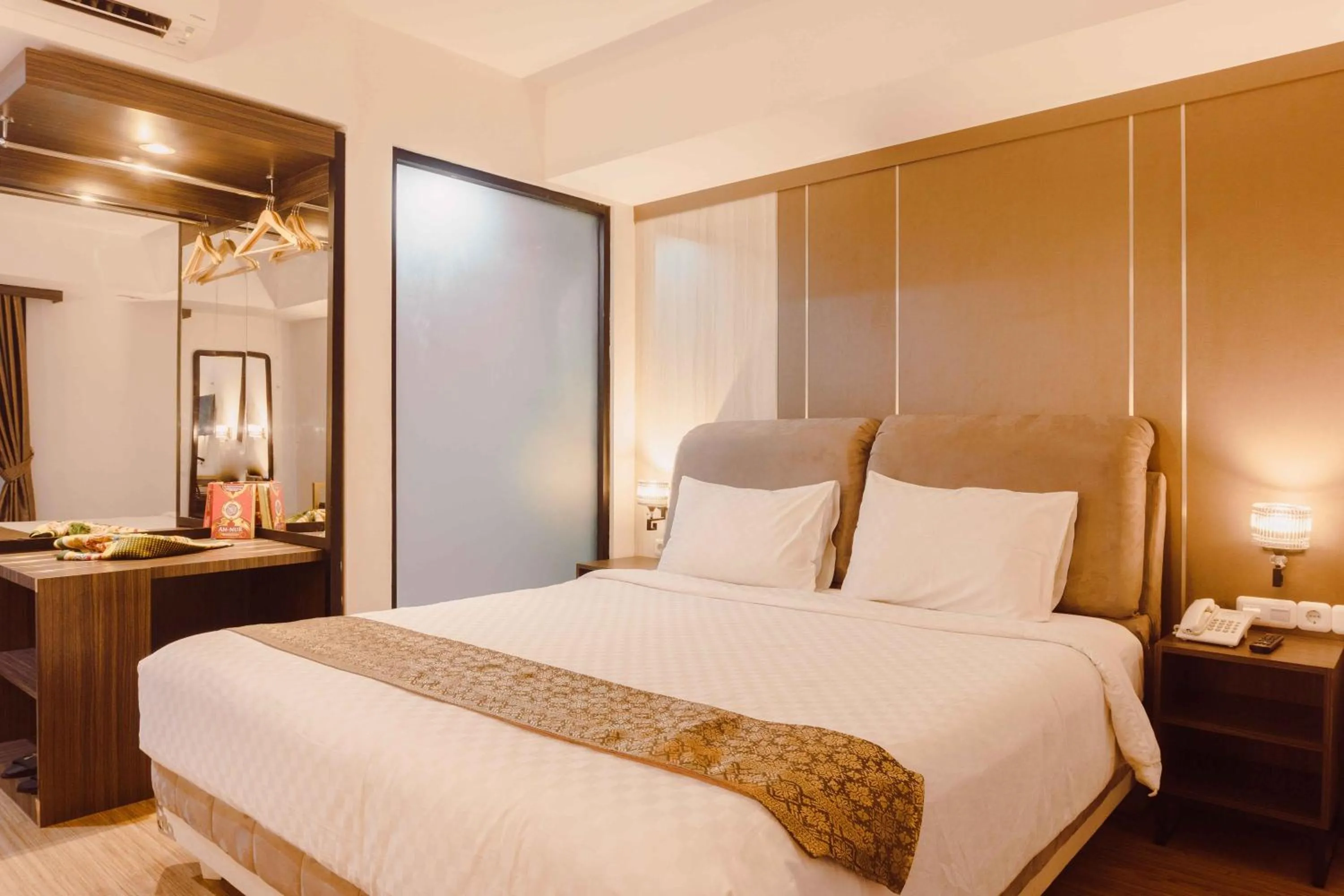 Bed in Fahira Hotel Syariah Bukittinggi