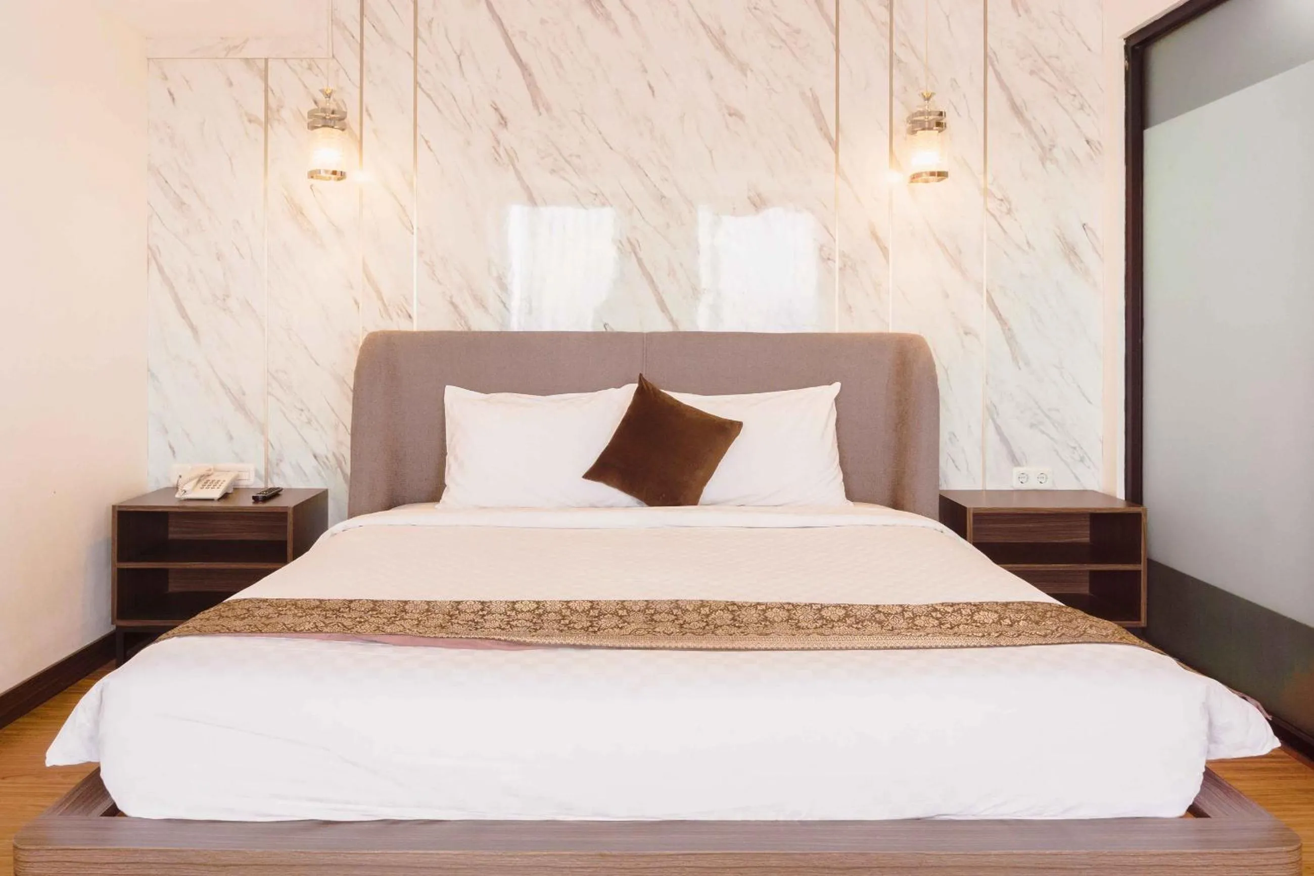 Bed in Fahira Hotel Syariah Bukittinggi