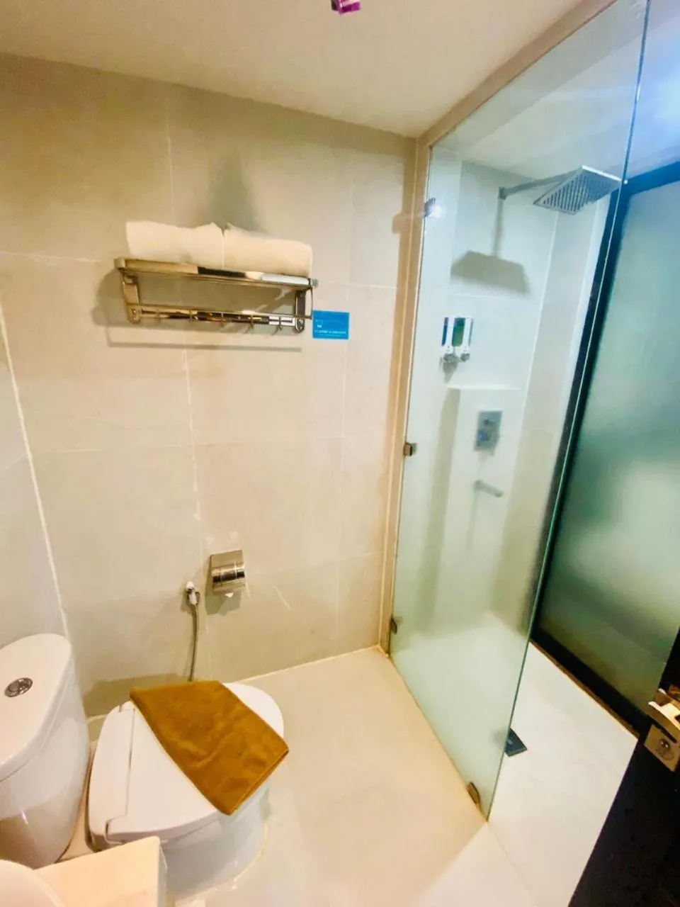 Shower in Fahira Hotel Syariah Bukittinggi