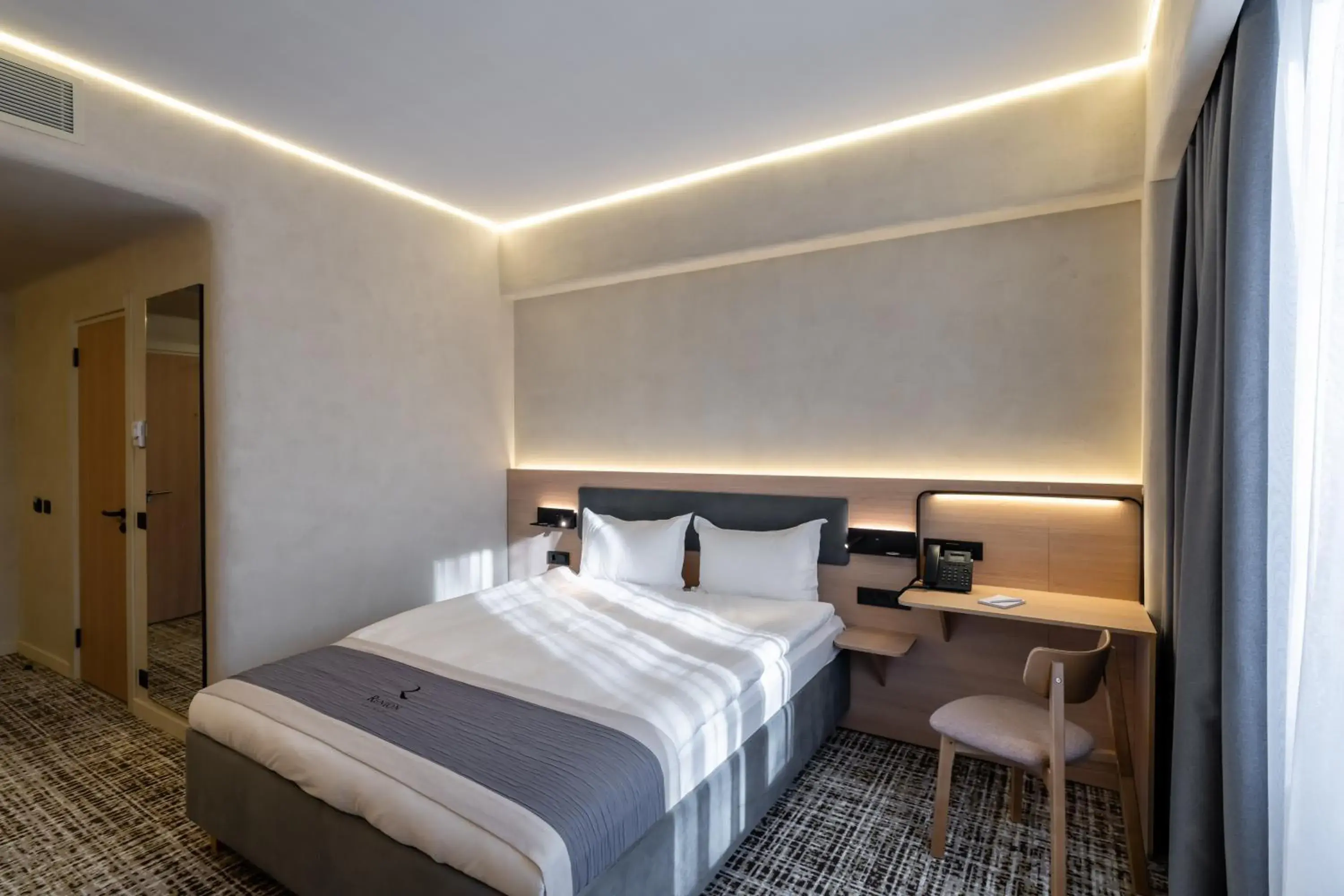 Standard Queen Room - single occupancy in Renion City Hotel Standard Queen Room - single occupancy in Renion City Hotel