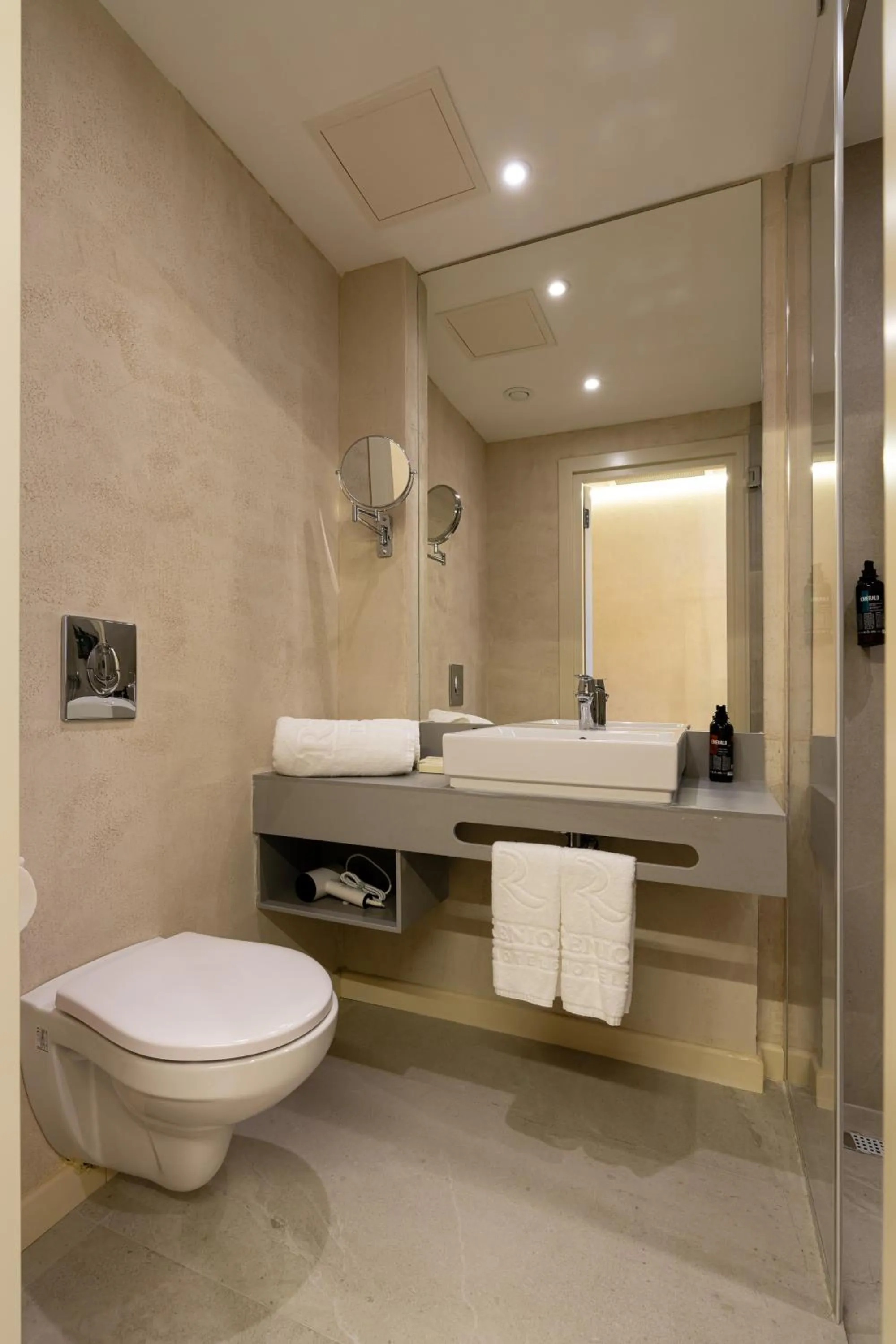 Shower in Renion City Hotel