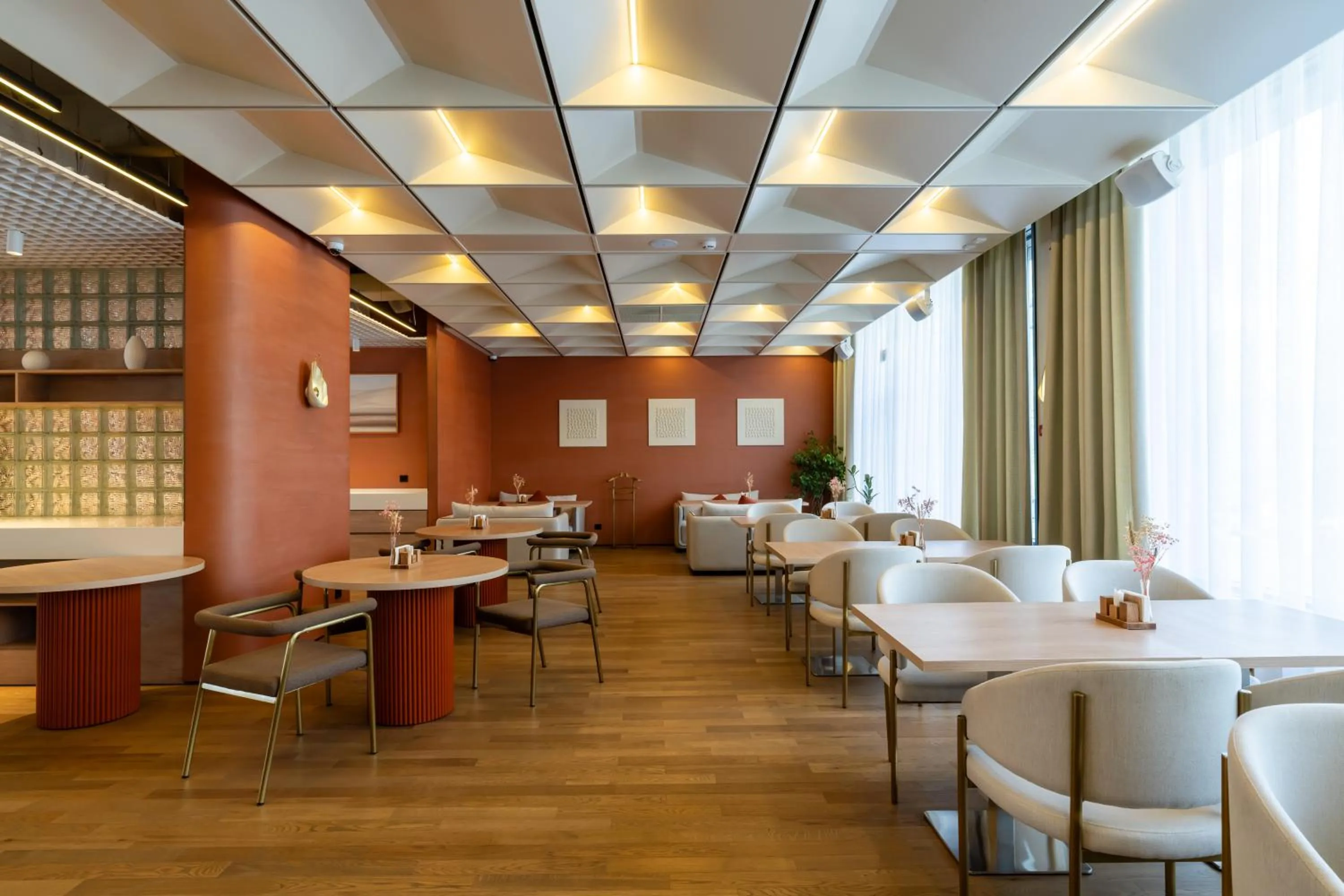 Restaurant/places to eat in Renion City Hotel