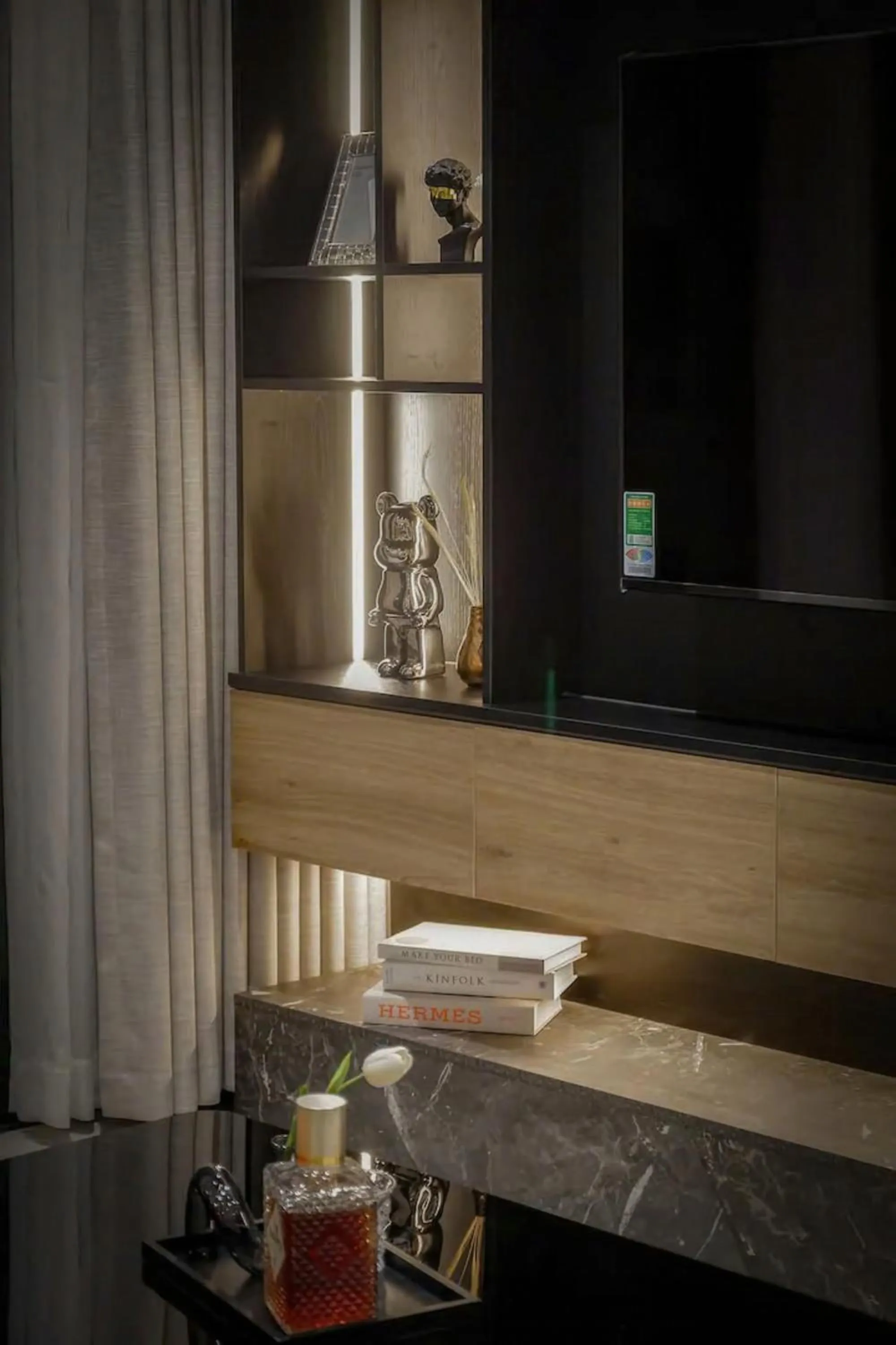 Decorative detail in The Antonia Apartments - Korea Town D7