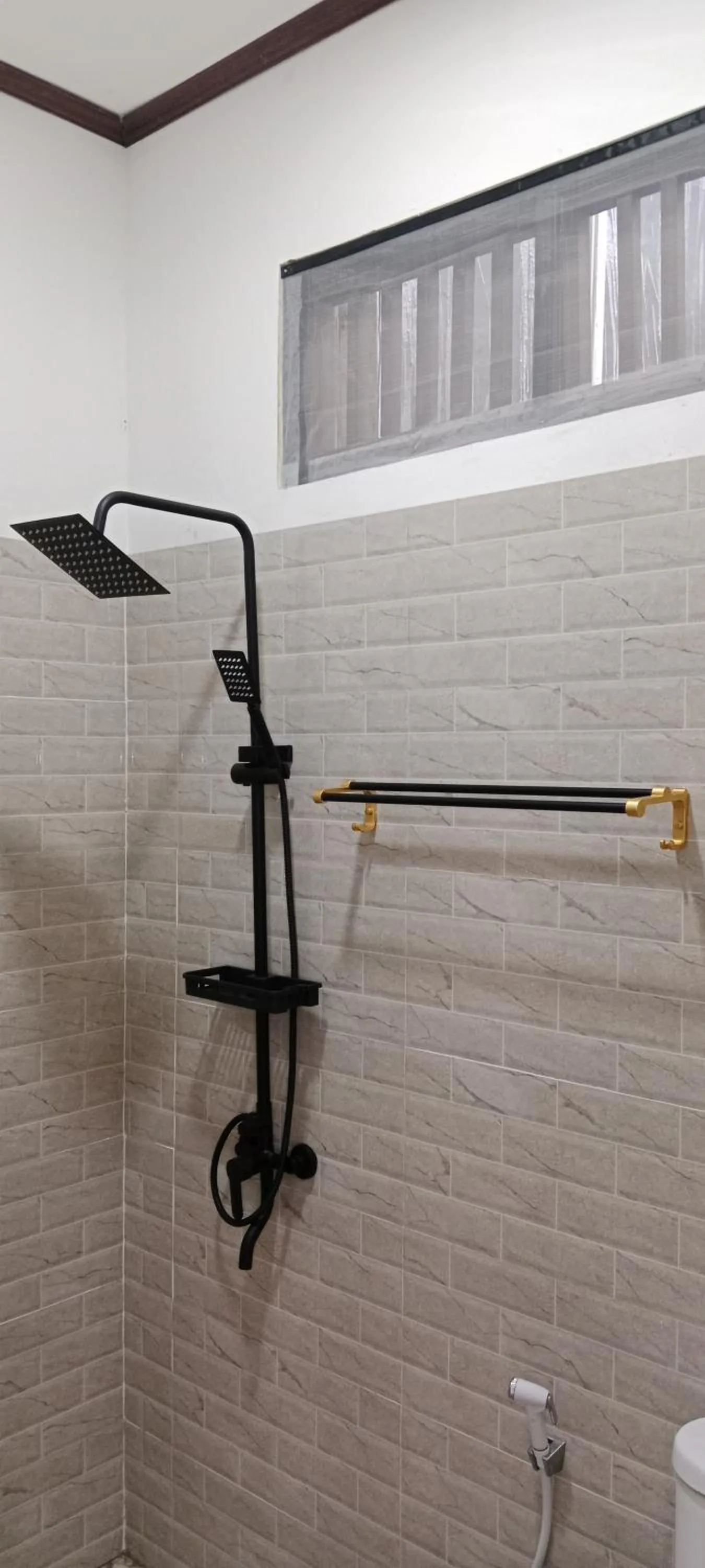 Shower in Beten Enjung Home Stay&rooftop