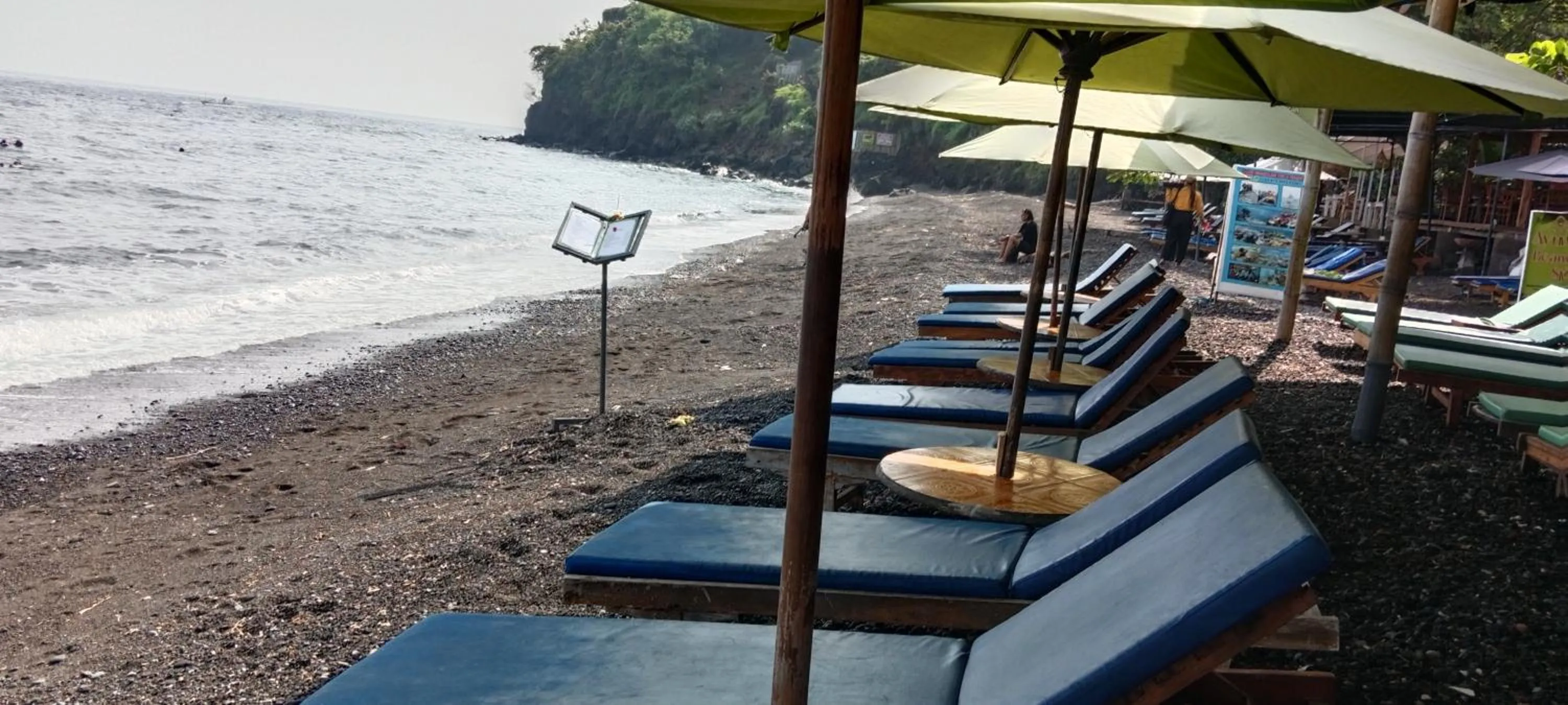 Beach in Beten Enjung Home Stay&rooftop