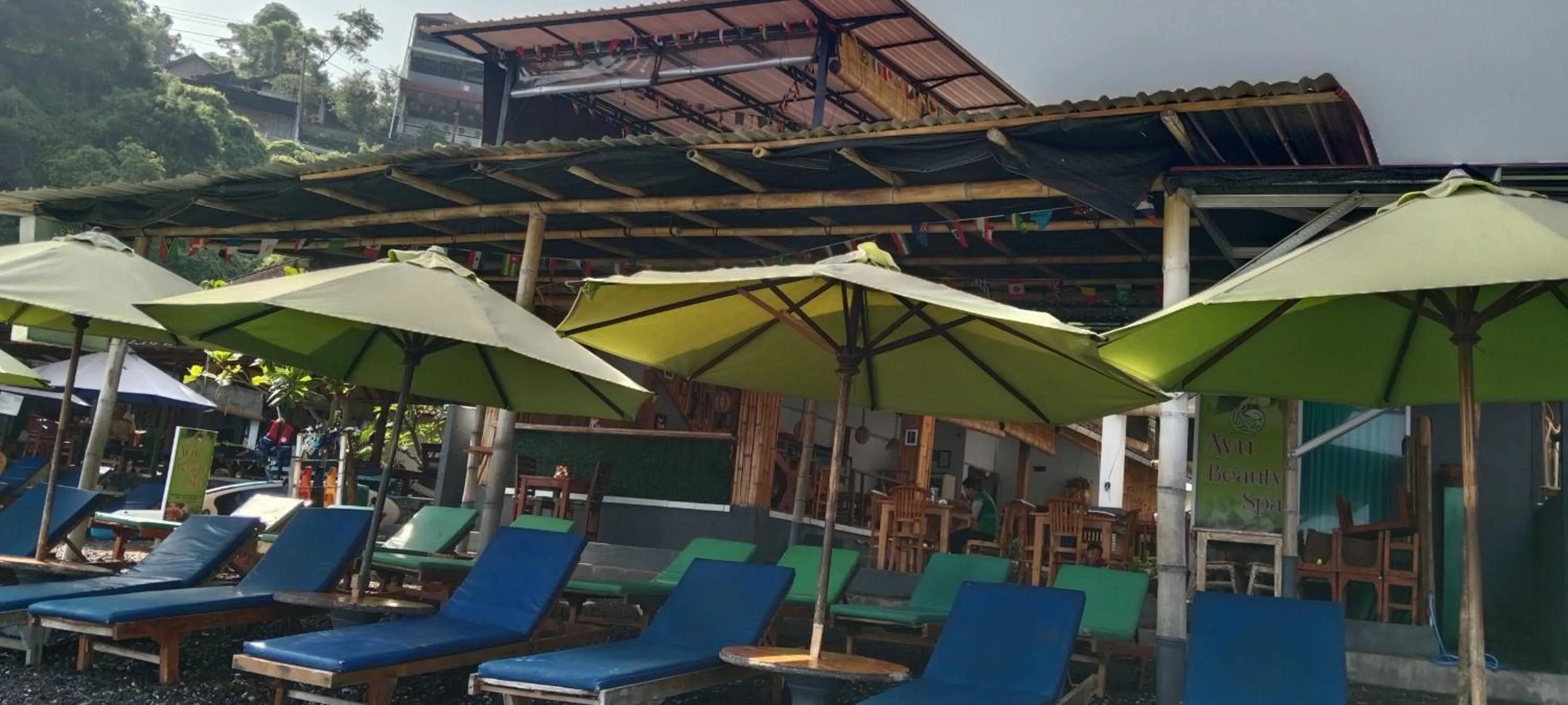 Beach in Beten Enjung Home Stay&rooftop