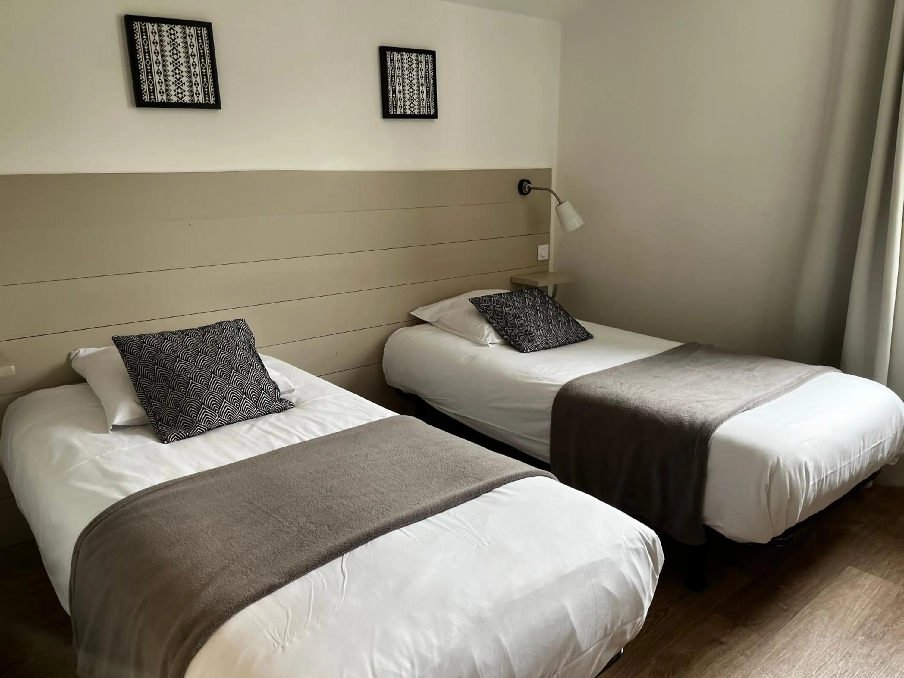 Bedroom, Bed in Hotel Cote et Lac