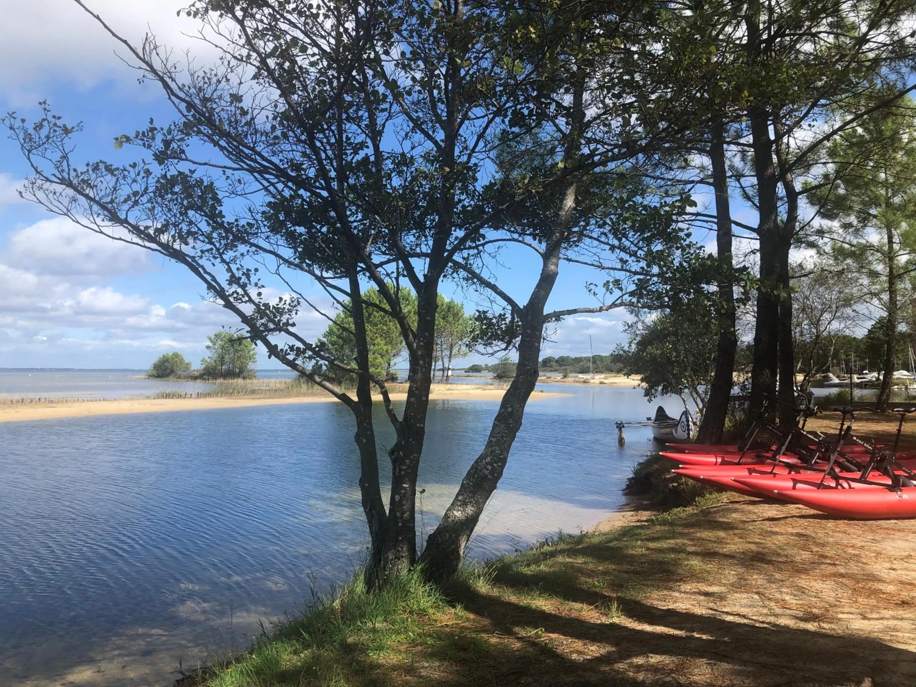 Canoeing in Hotel Cote et Lac