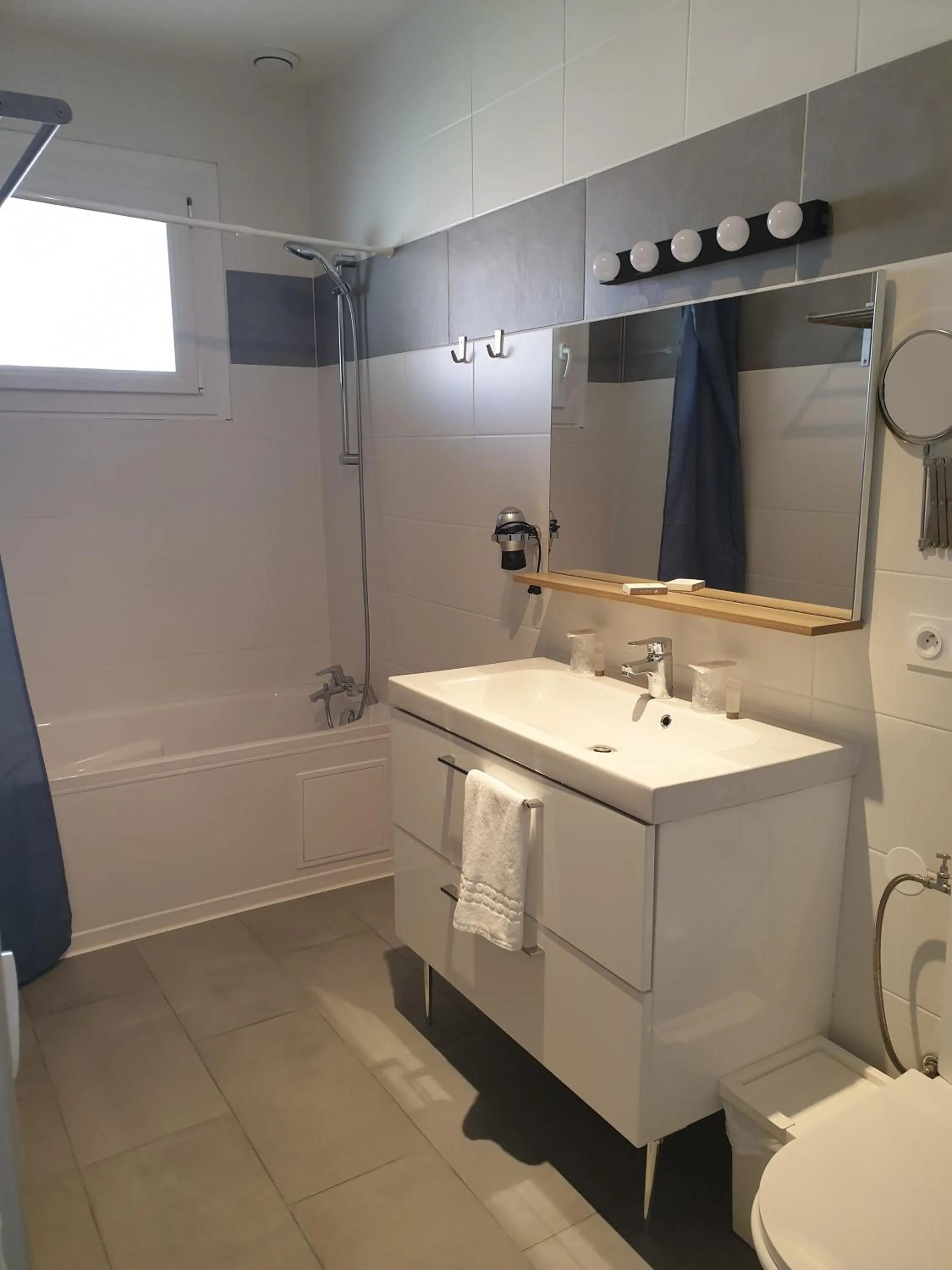 Bathroom in Hotel Cote et Lac