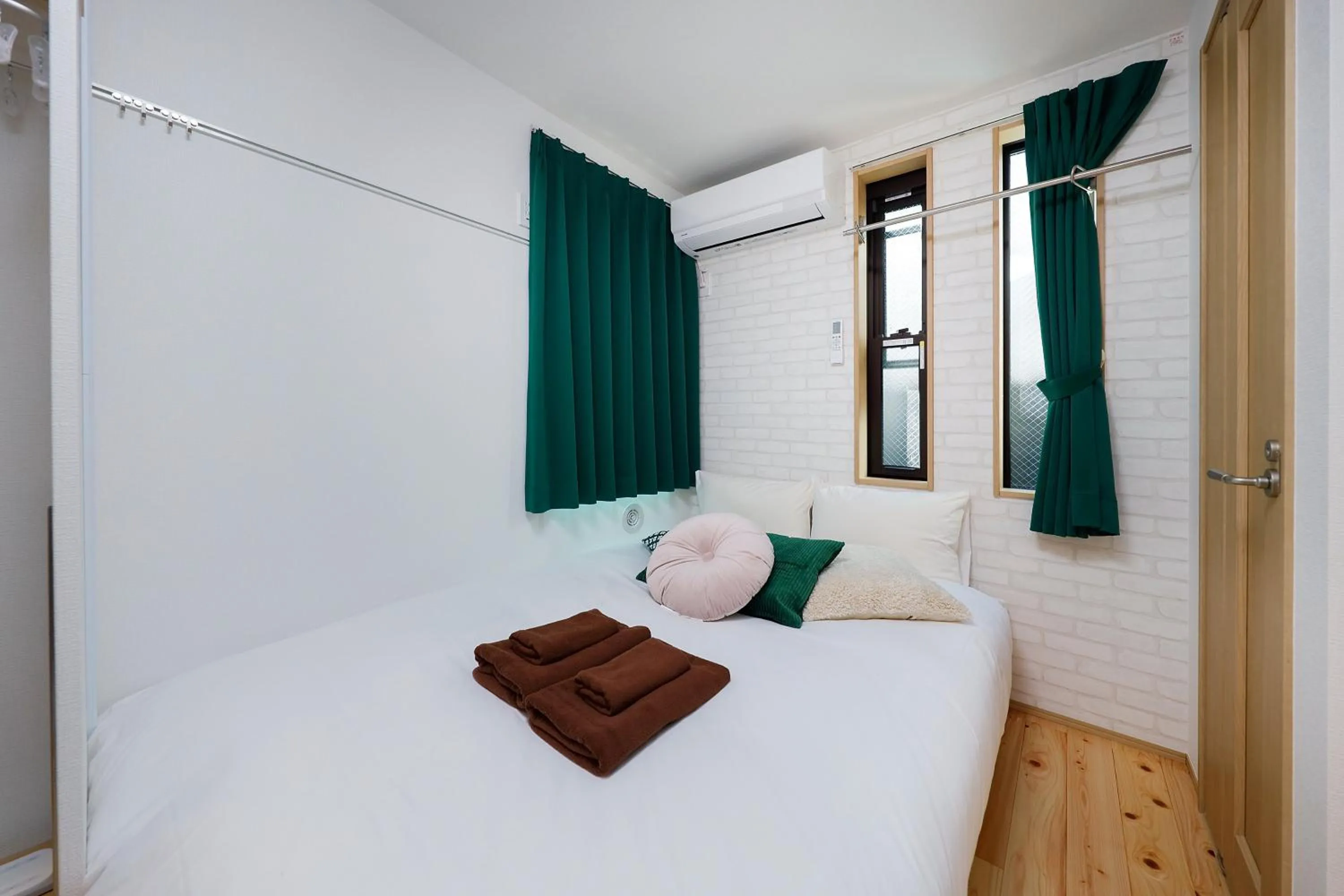 Bed in Zenith Shinjuku Hinoki by Tranova