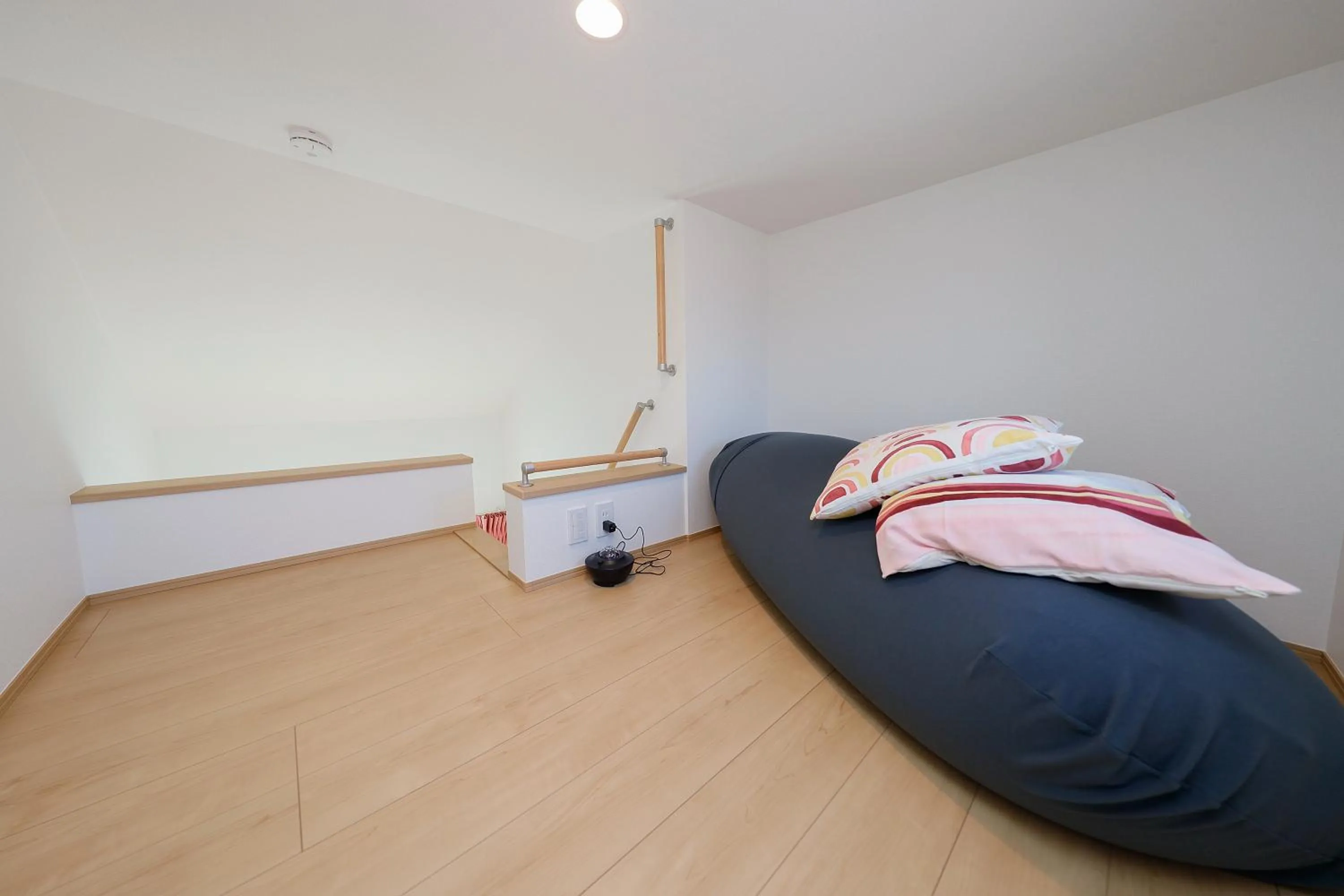 Bed in Zenith Shinjuku Hinoki by Tranova