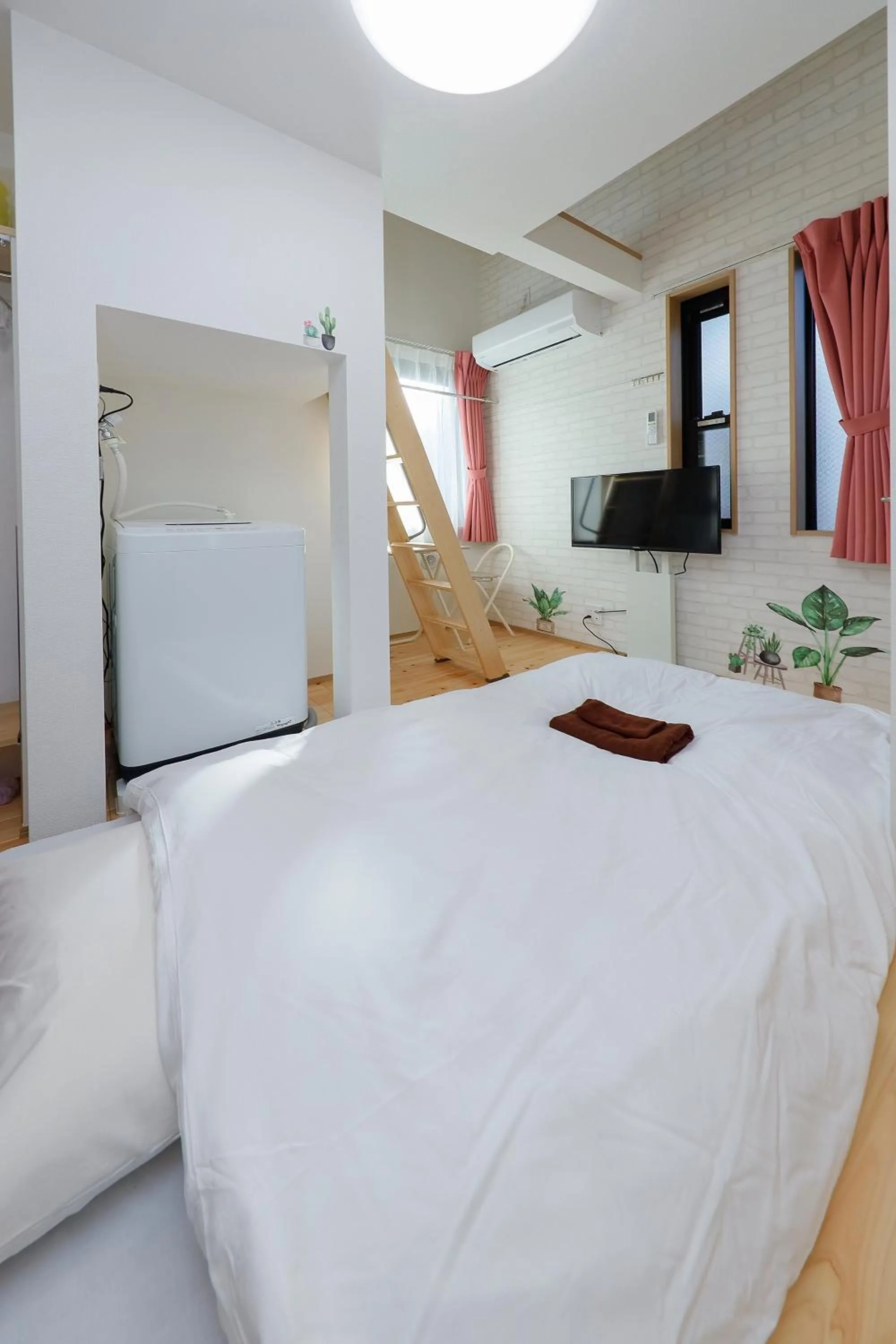 Bed in Zenith Shinjuku Hinoki by Tranova