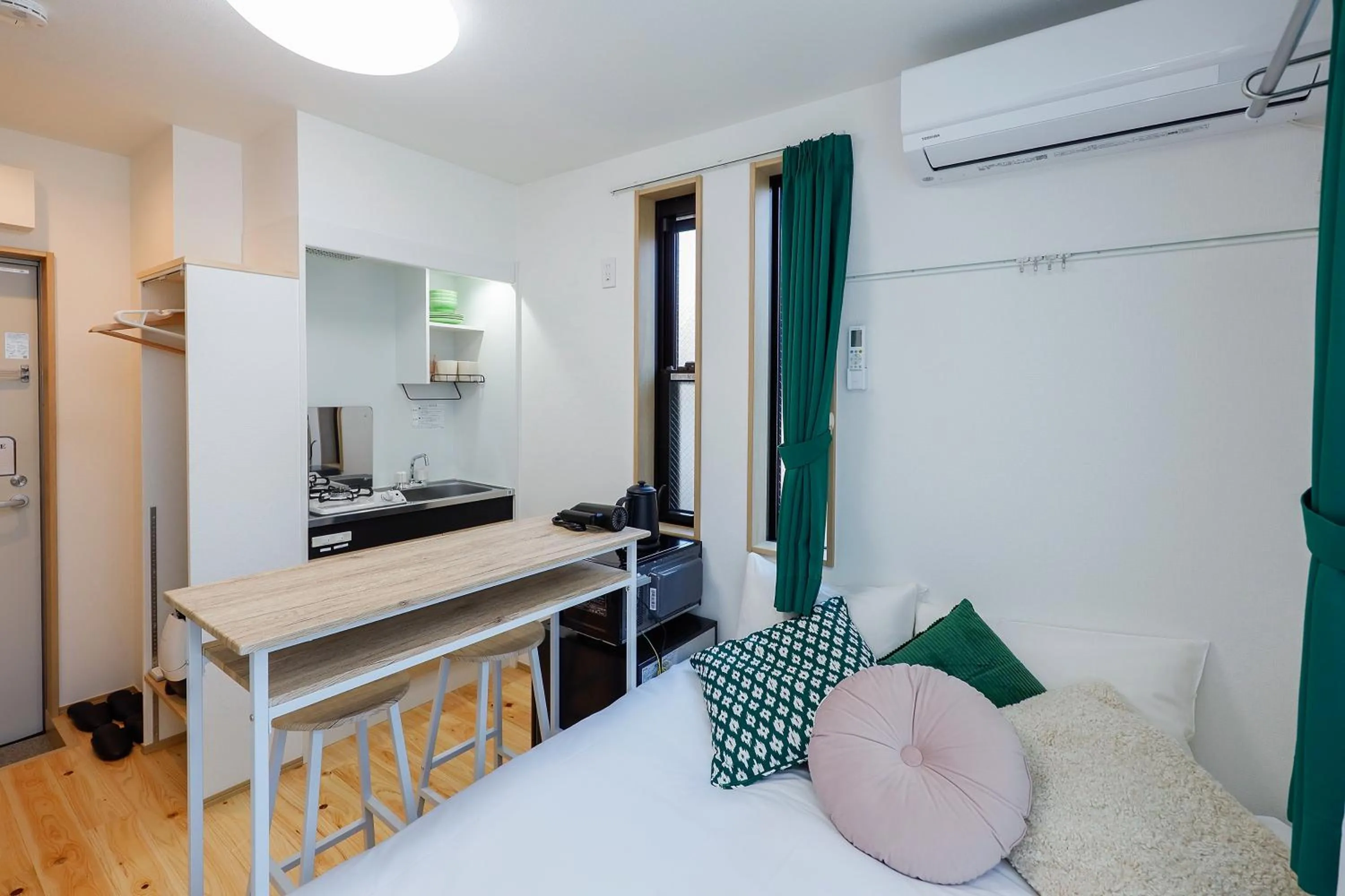 Zenith Shinjuku Hinoki by Tranova