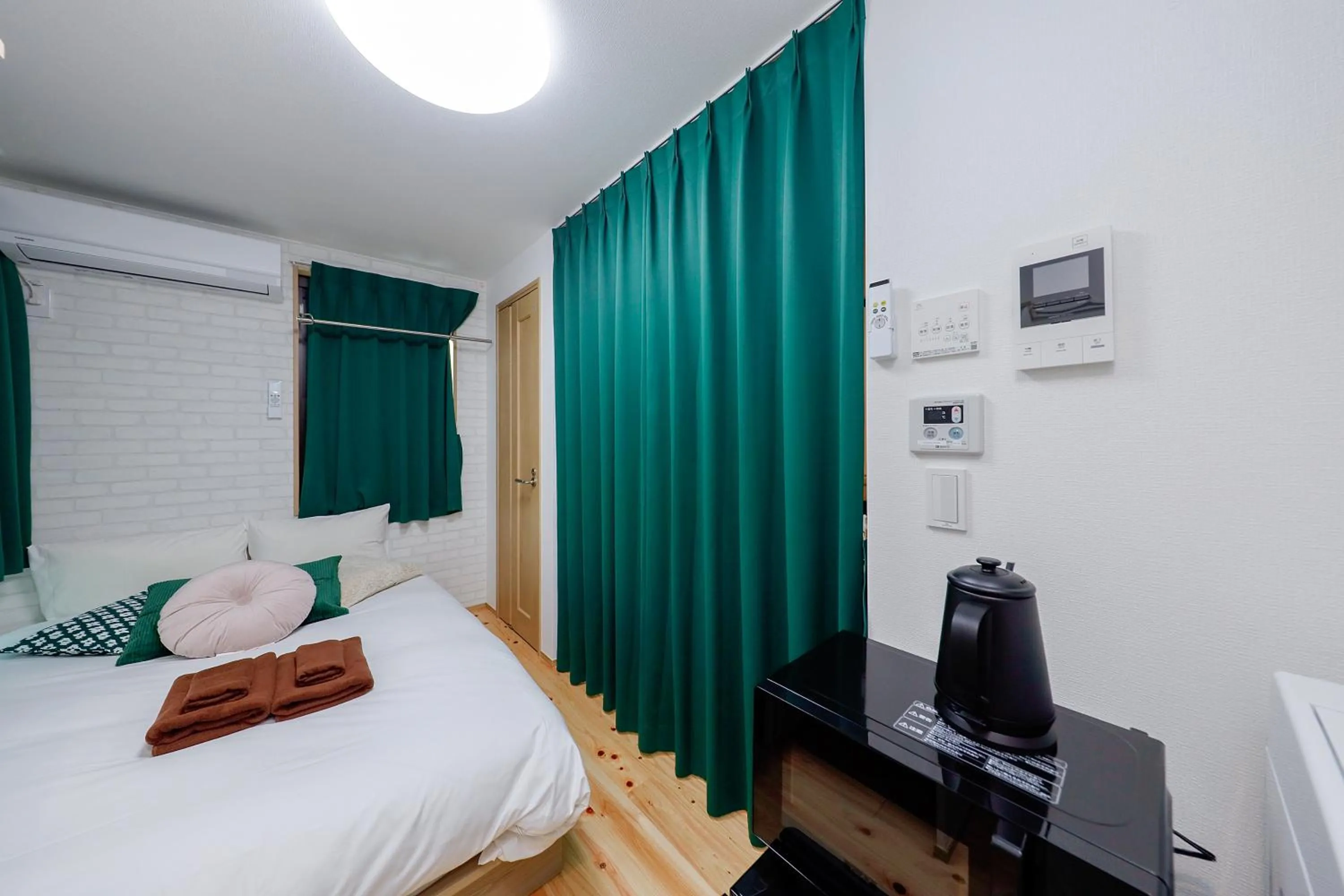 Bed in Zenith Shinjuku Hinoki by Tranova