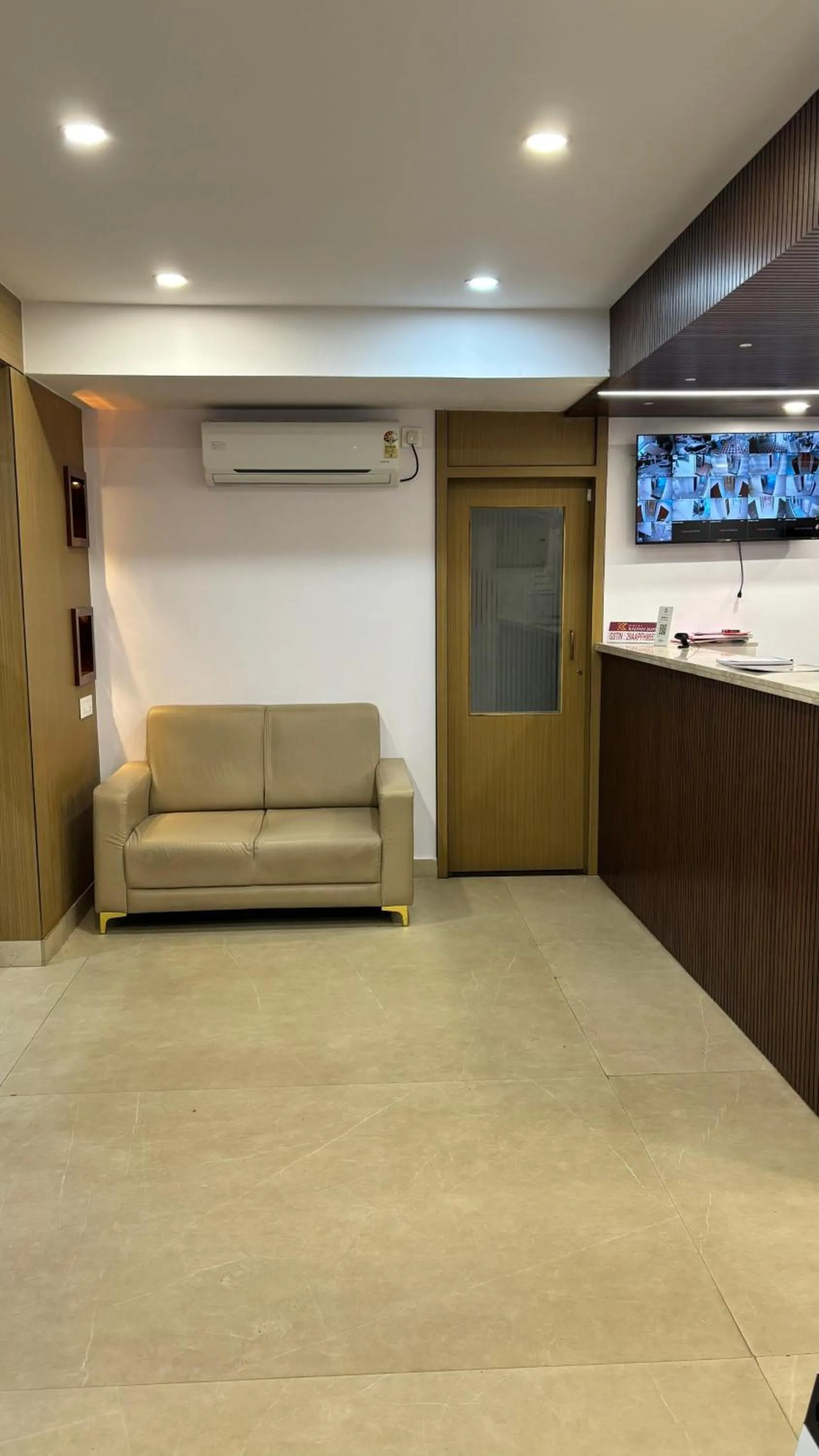 Living room in Hotel Kalyan Suites