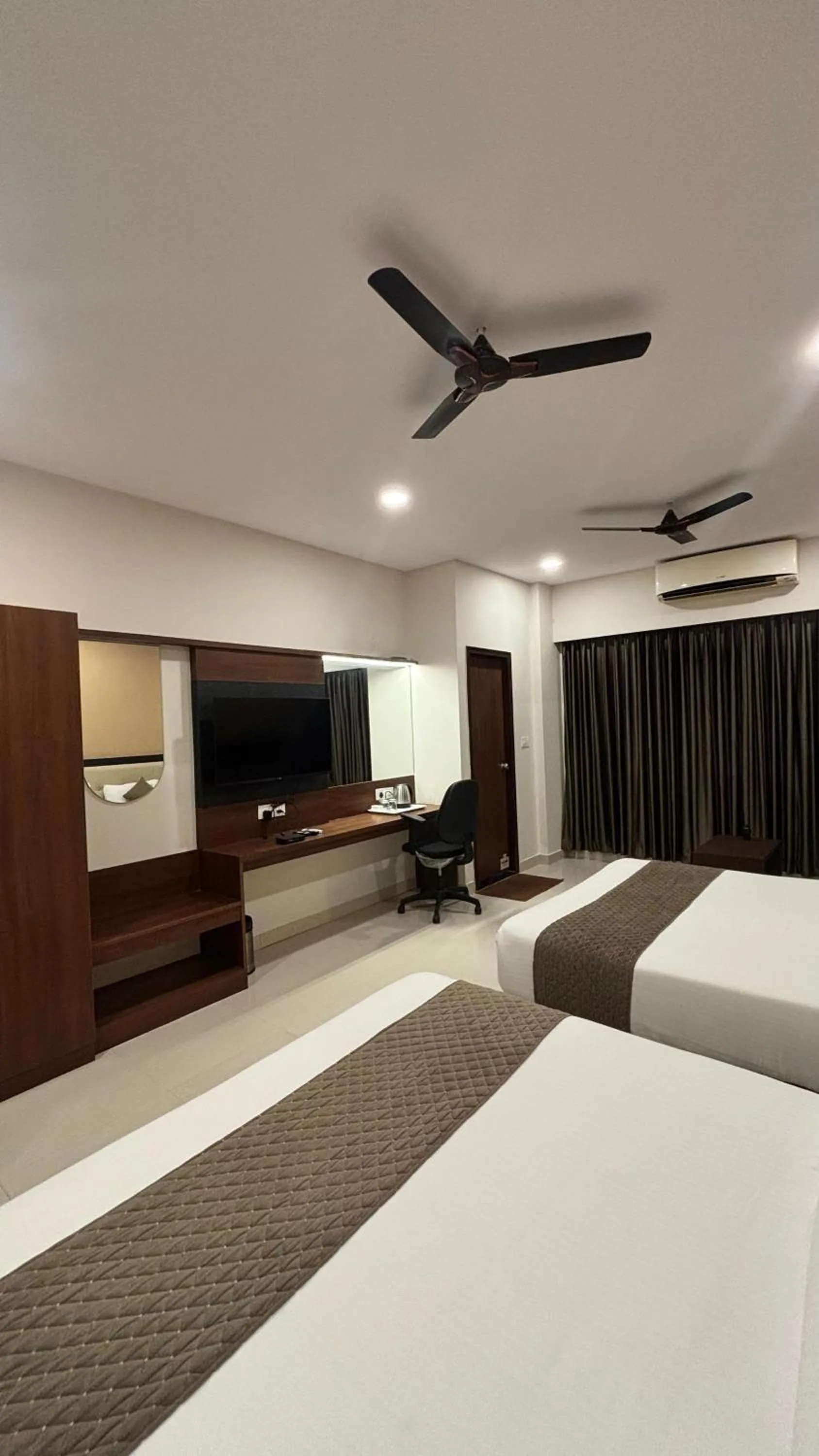 Bed in Hotel Kalyan Suites