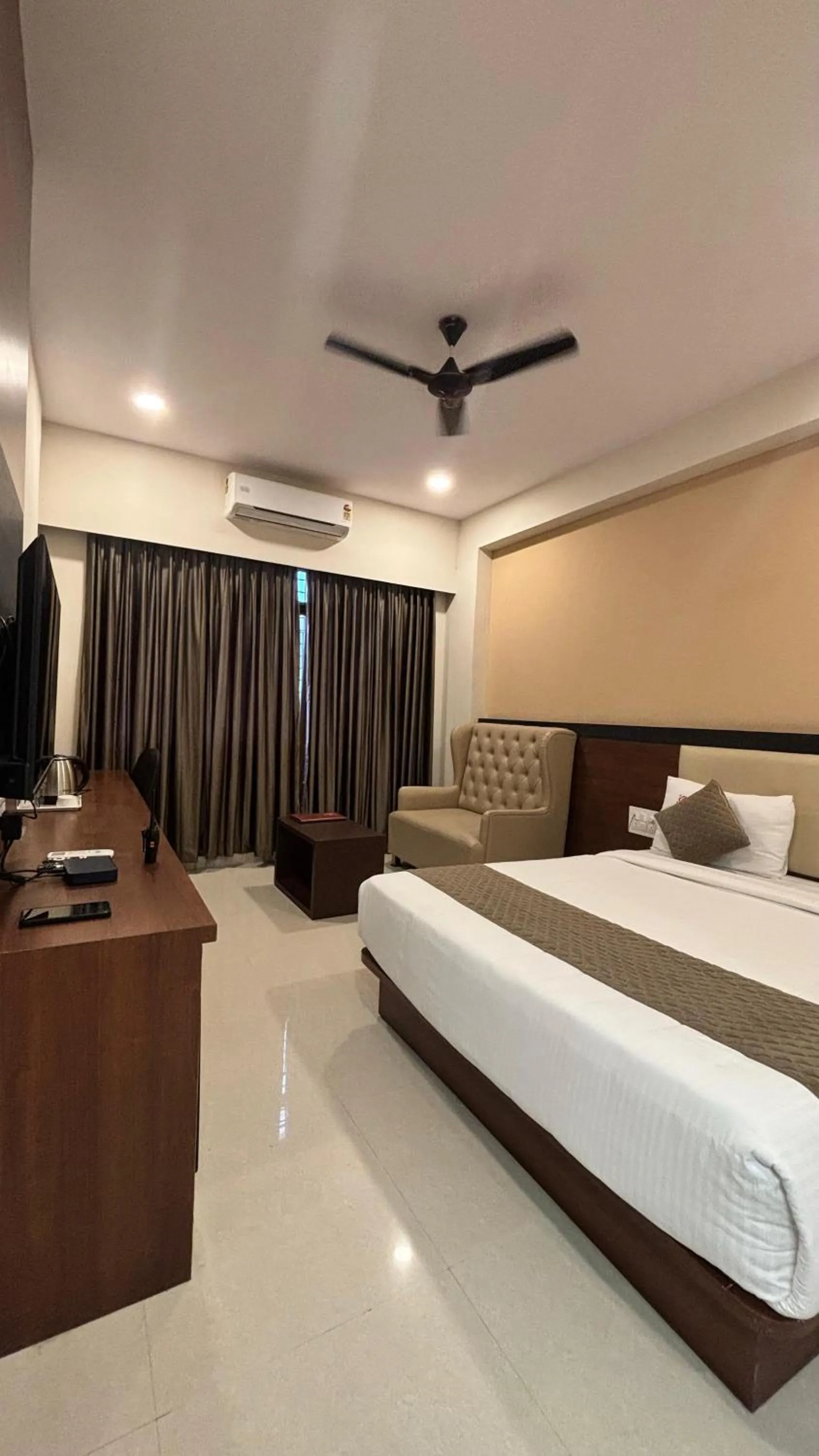 Bed in Hotel Kalyan Suites