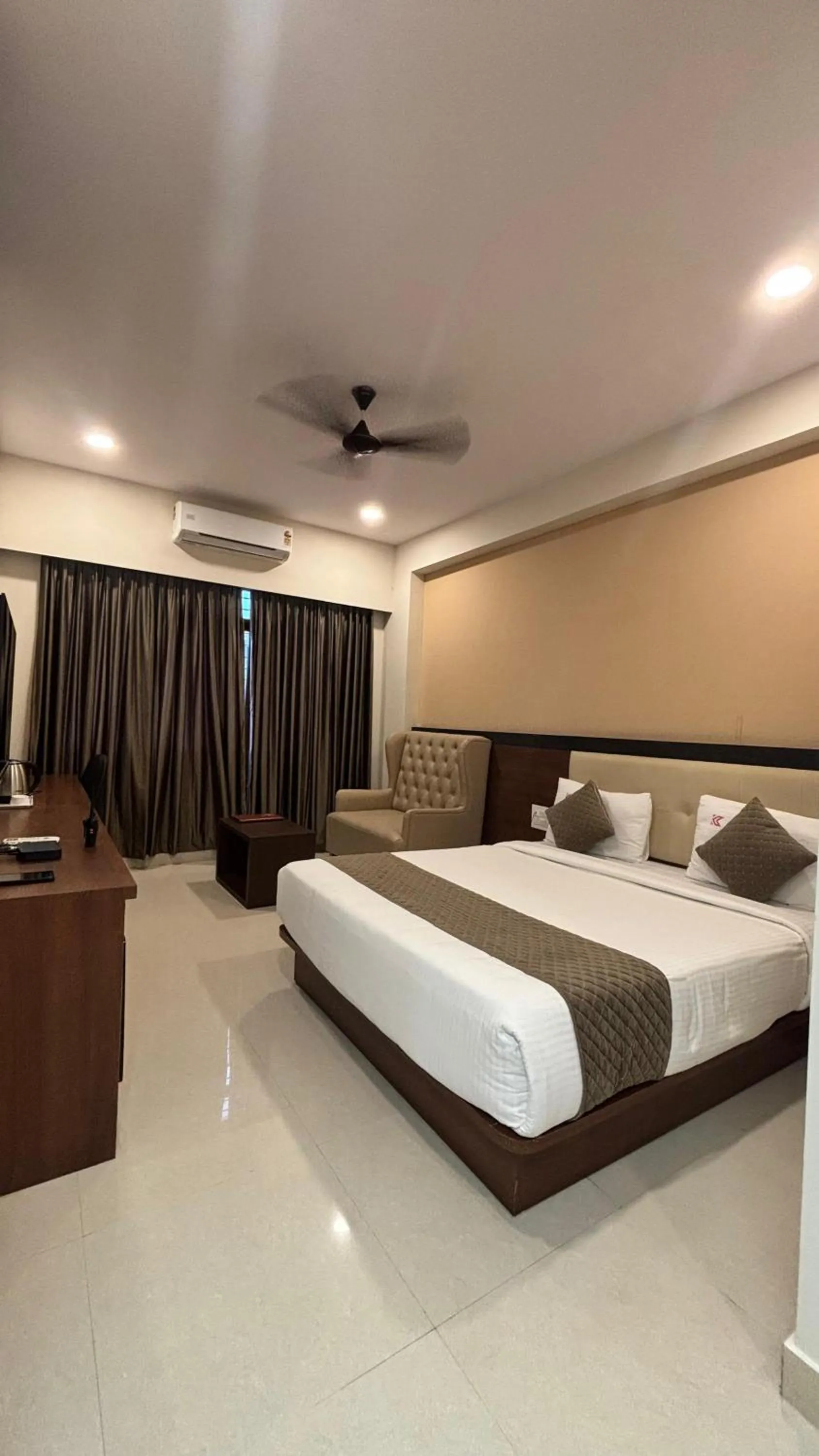 Bed in Hotel Kalyan Suites