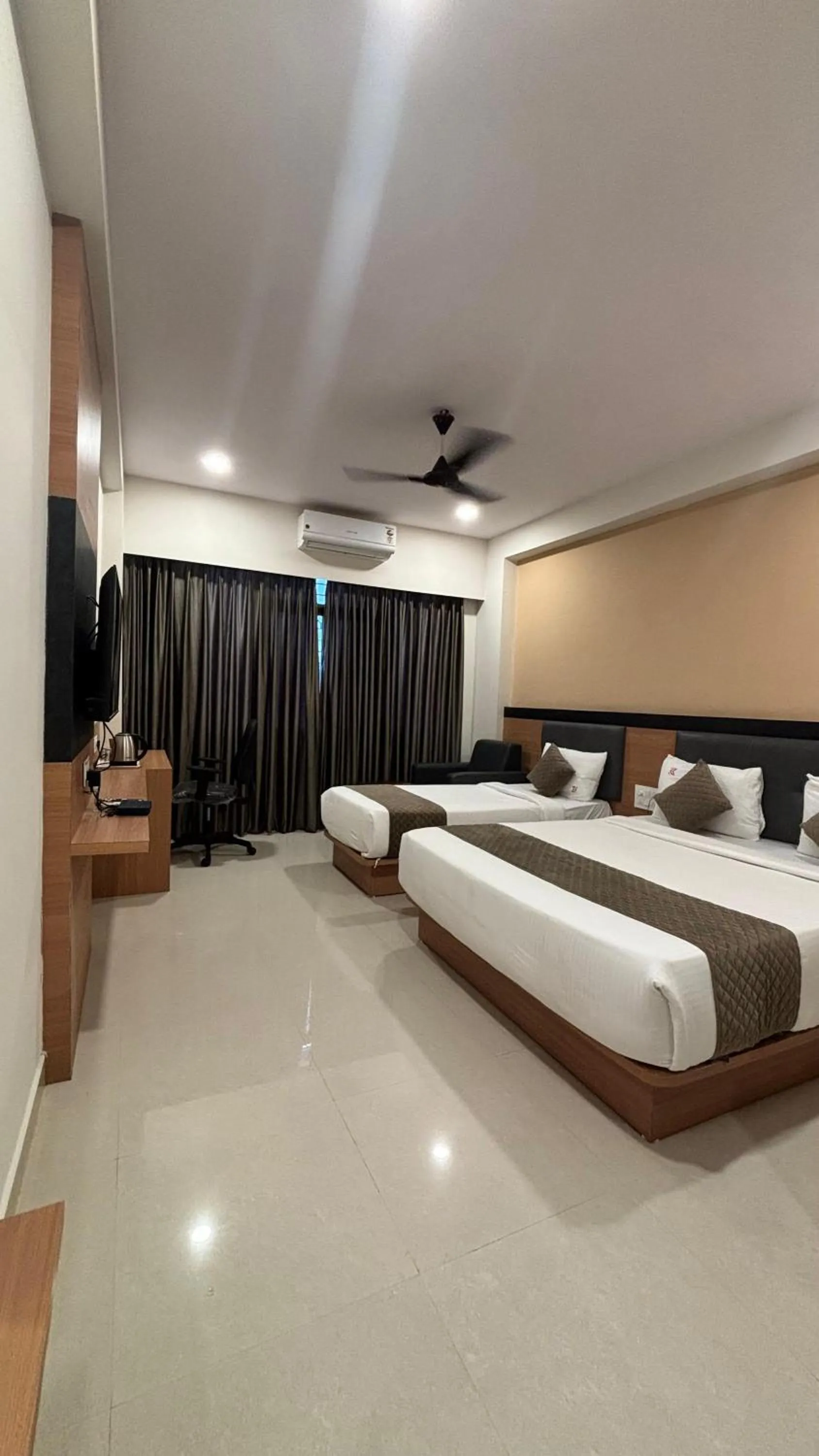 Bed in Hotel Kalyan Suites