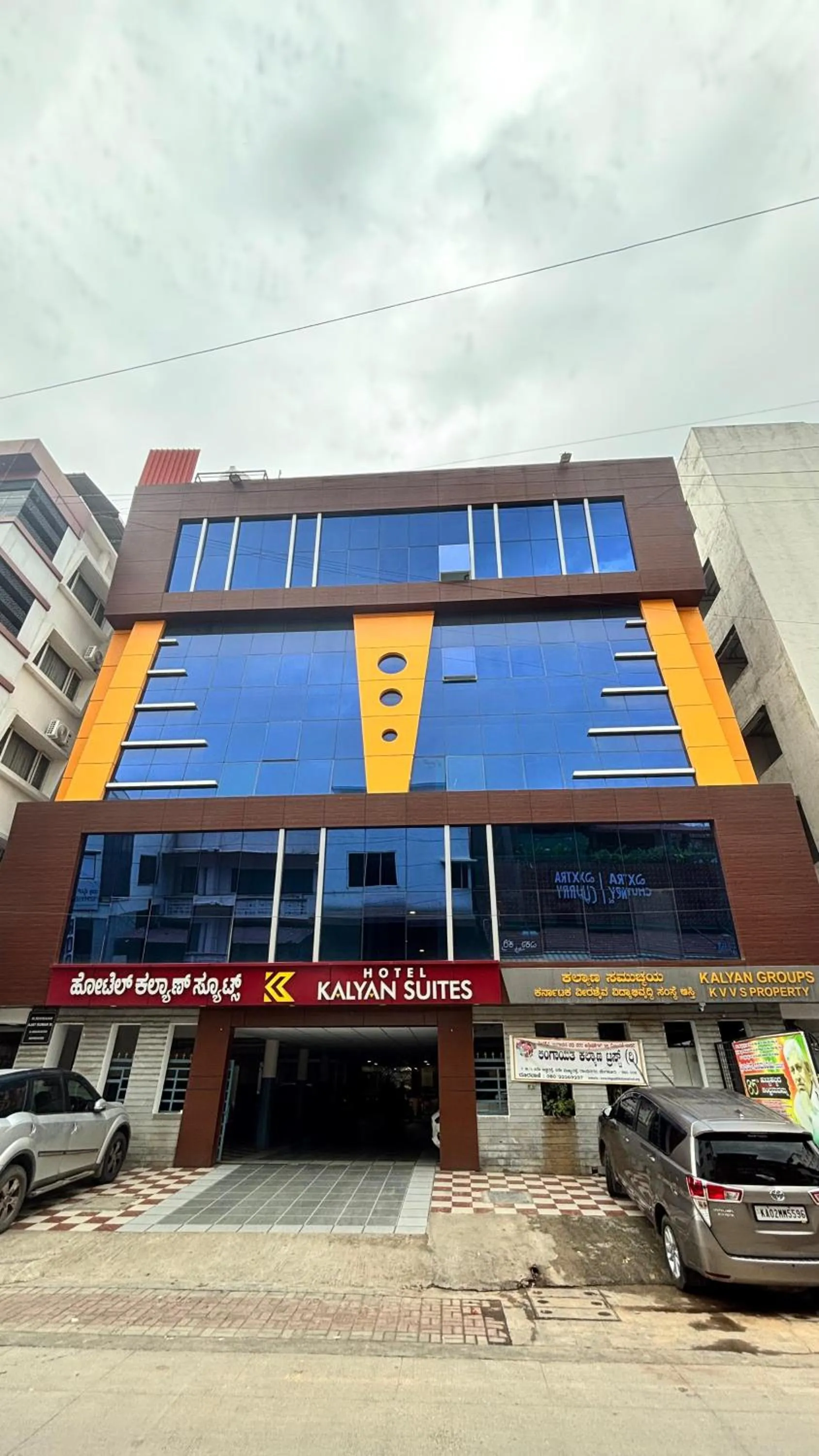Property building in Hotel Kalyan Suites