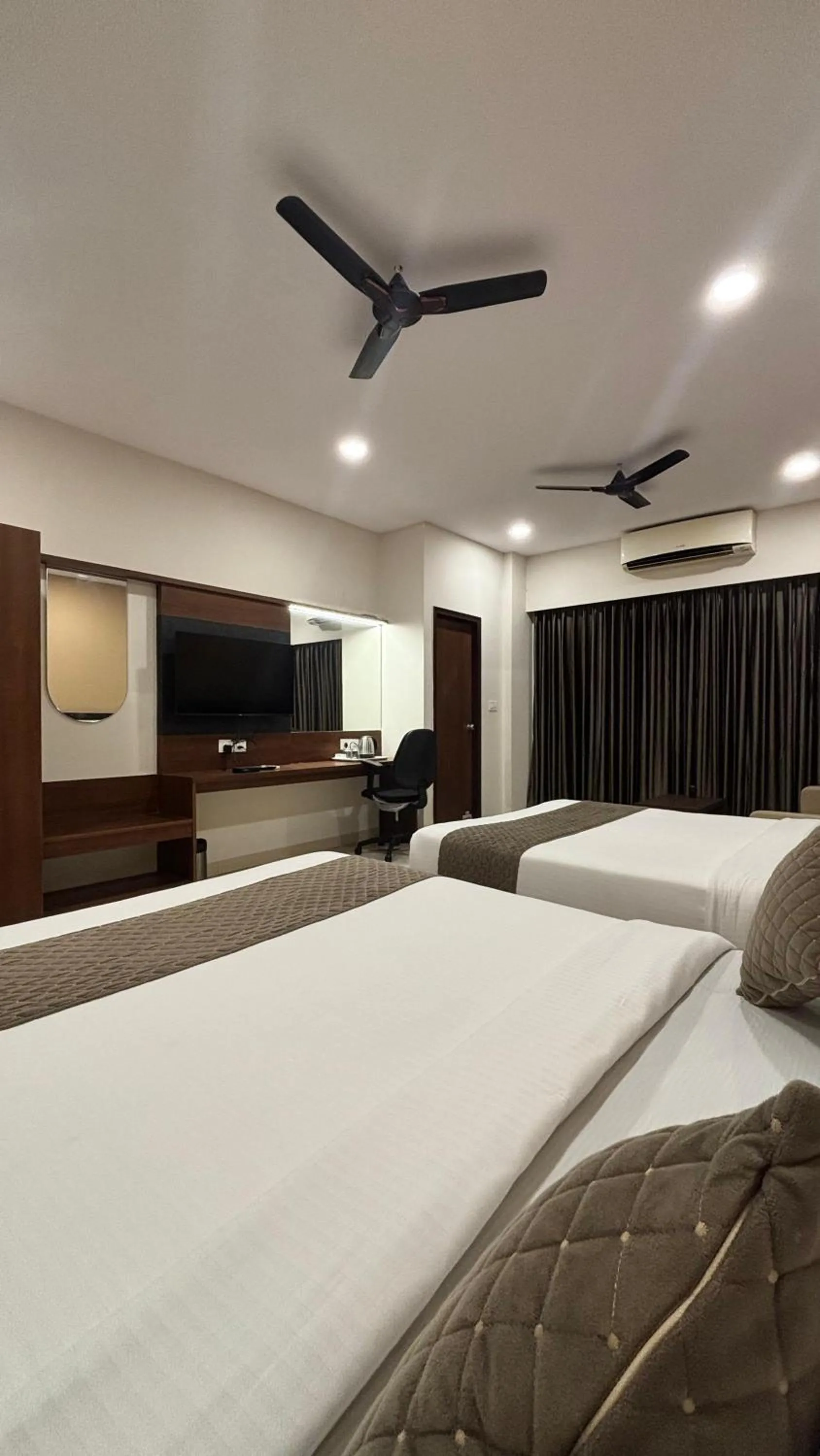 Bed in Hotel Kalyan Suites