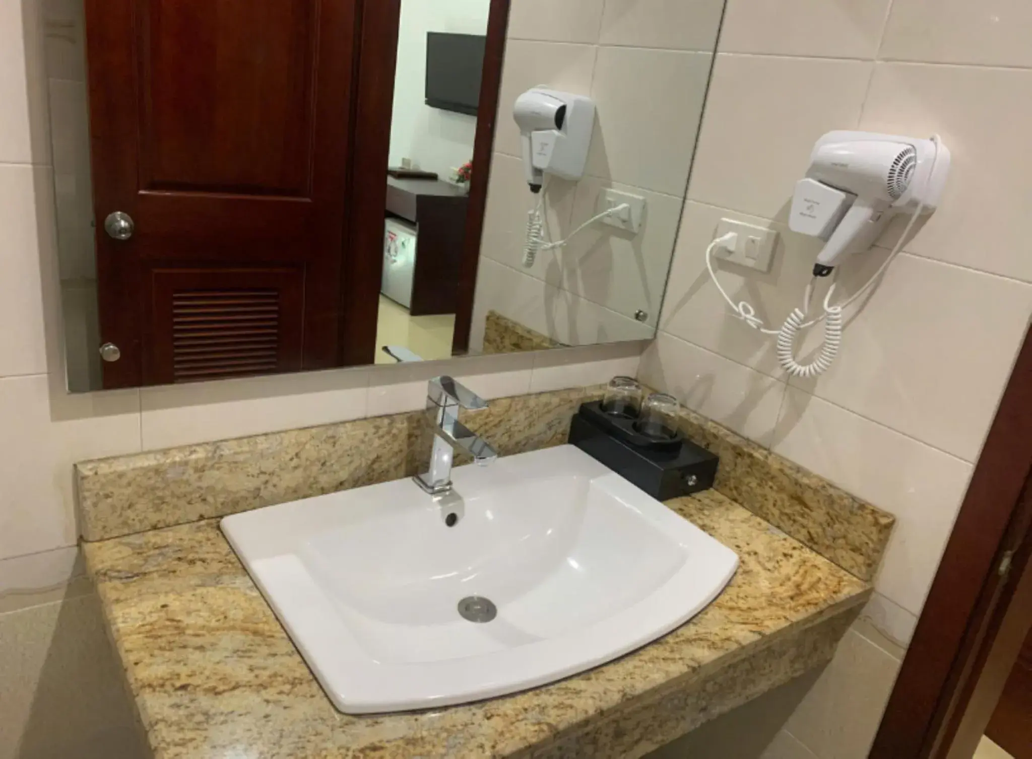 Superior Twin Room in Kenny Hotel Ha Long Superior Twin Room in Kenny Hotel Ha Long
