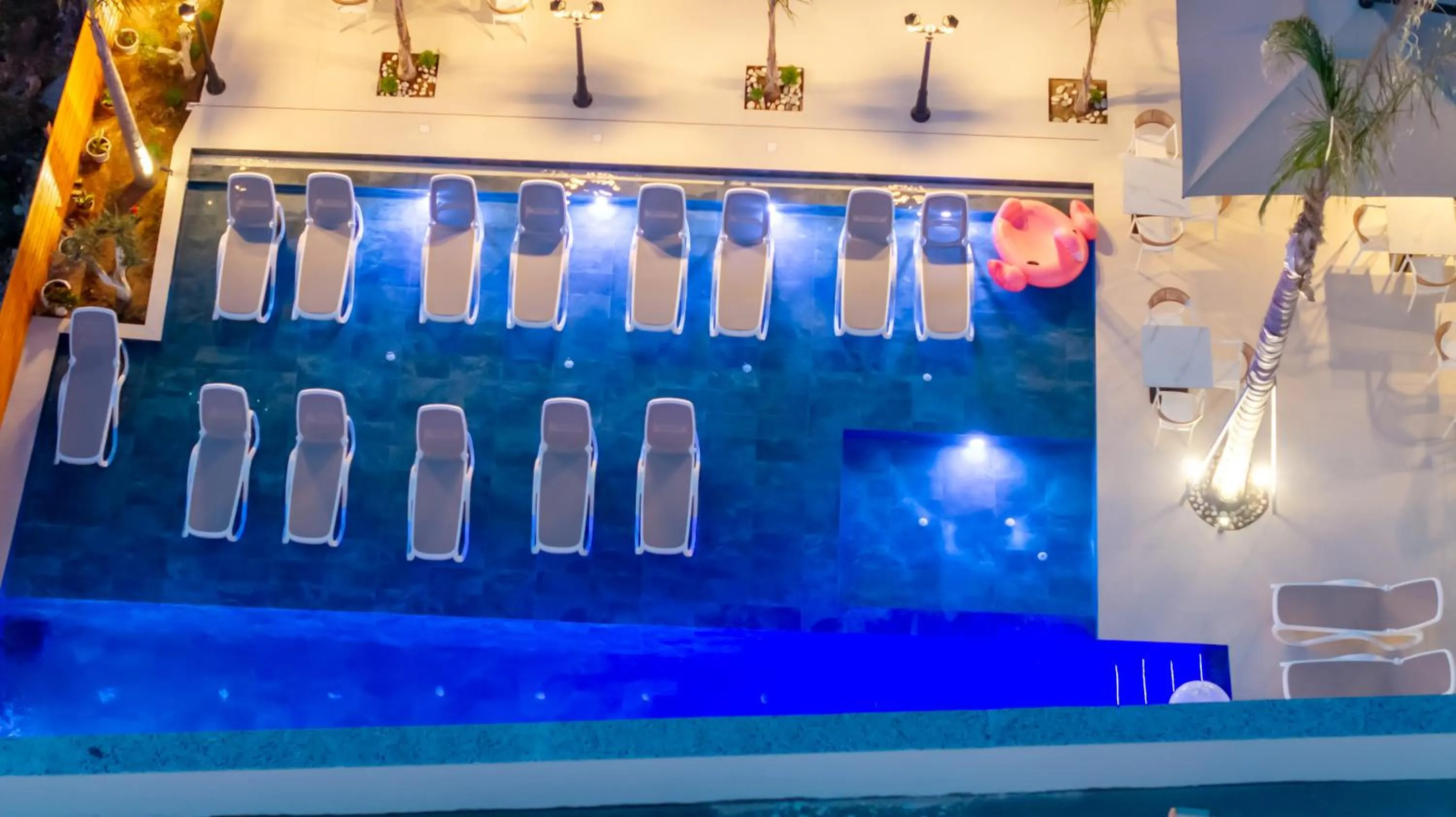 Pool view in Central Park Premium Hotel