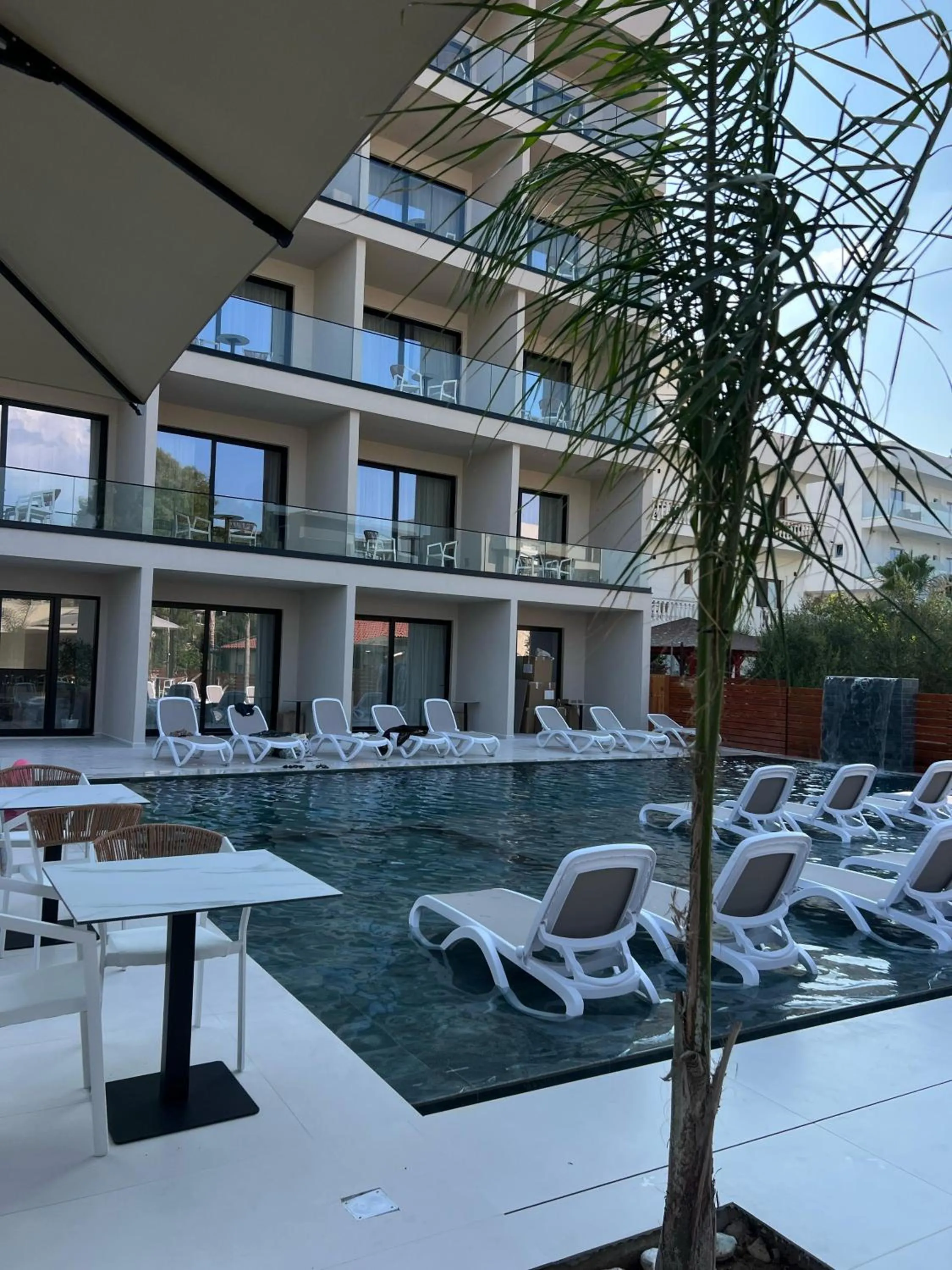 Swimming pool in Central Park Premium Hotel