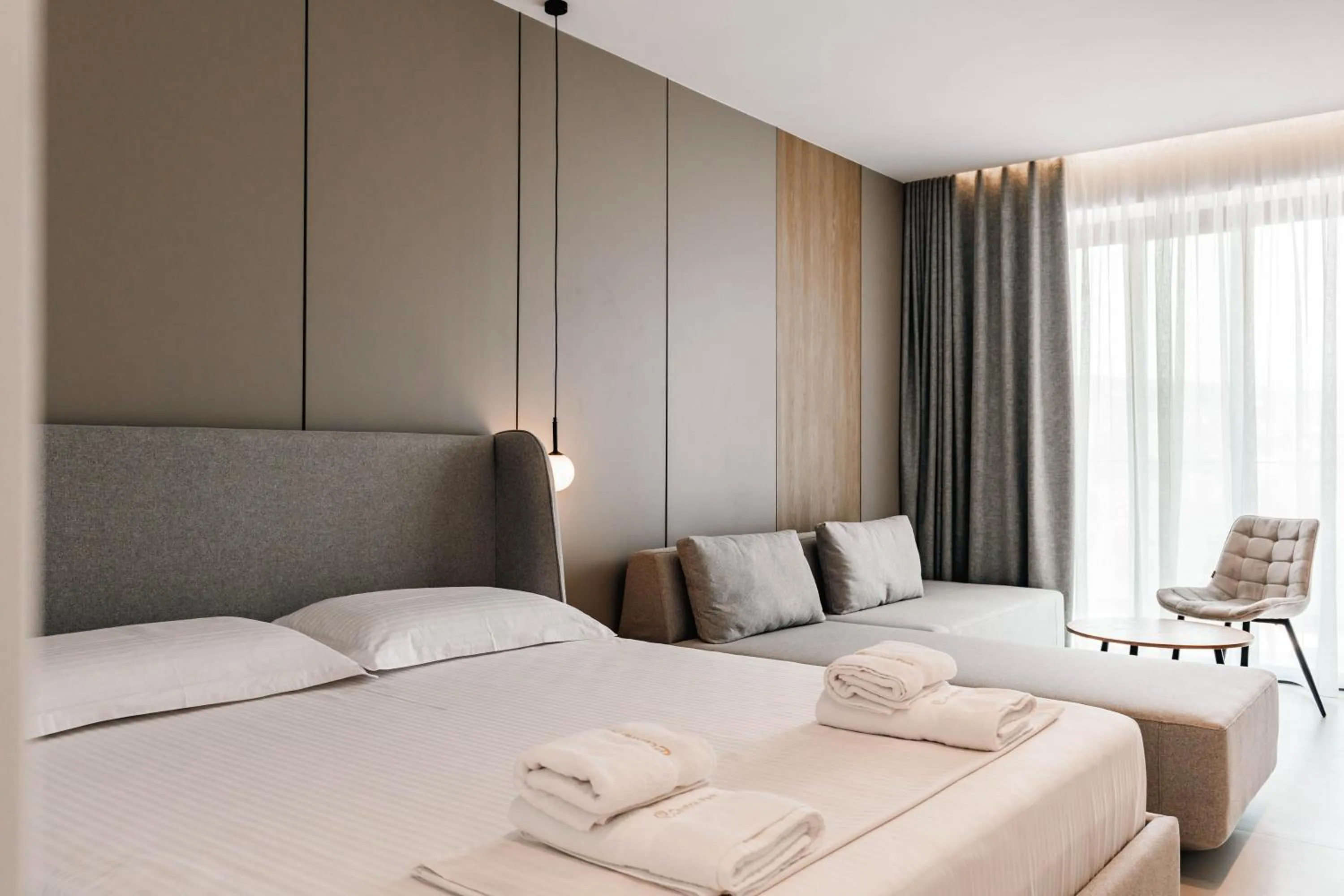 Bedroom, Bed in Central Park Premium Hotel