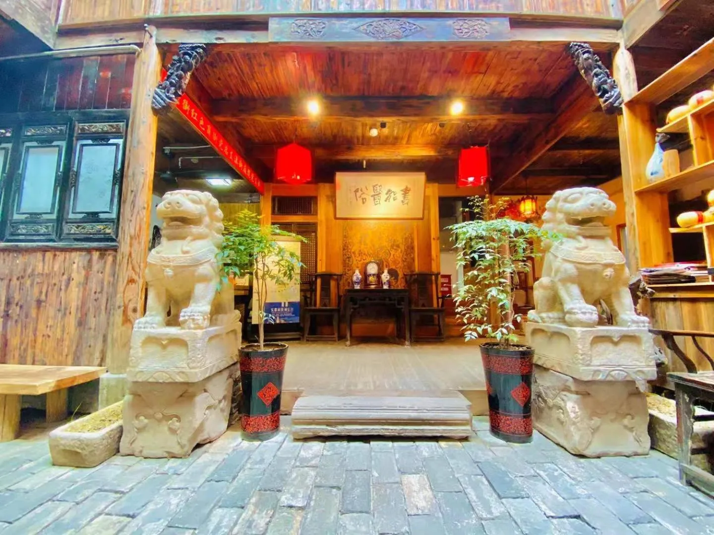 Property building in Old Street Courtyard (Free Pick up Service)