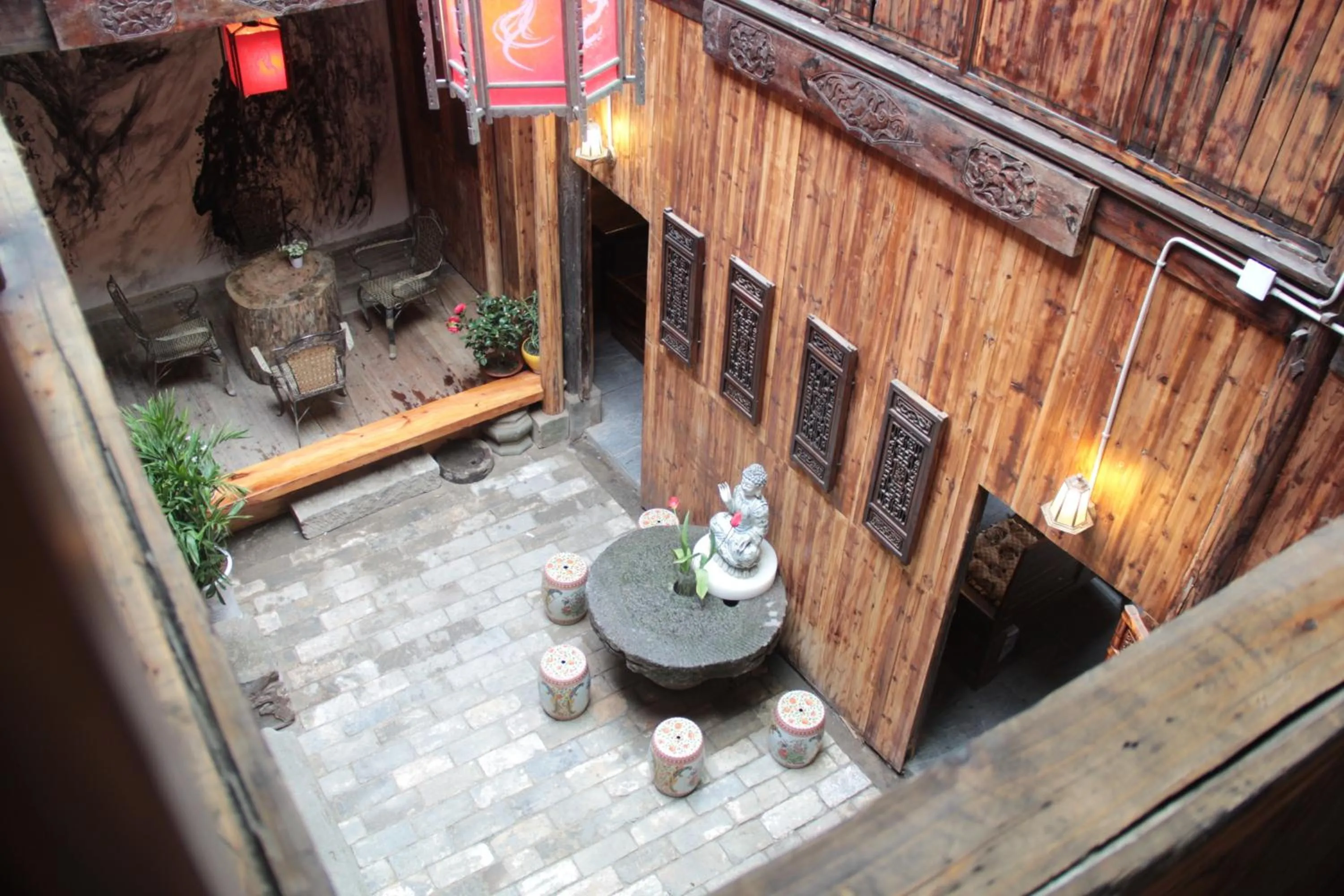 Bird's eye view in Old Street Courtyard (Free Pick up Service)