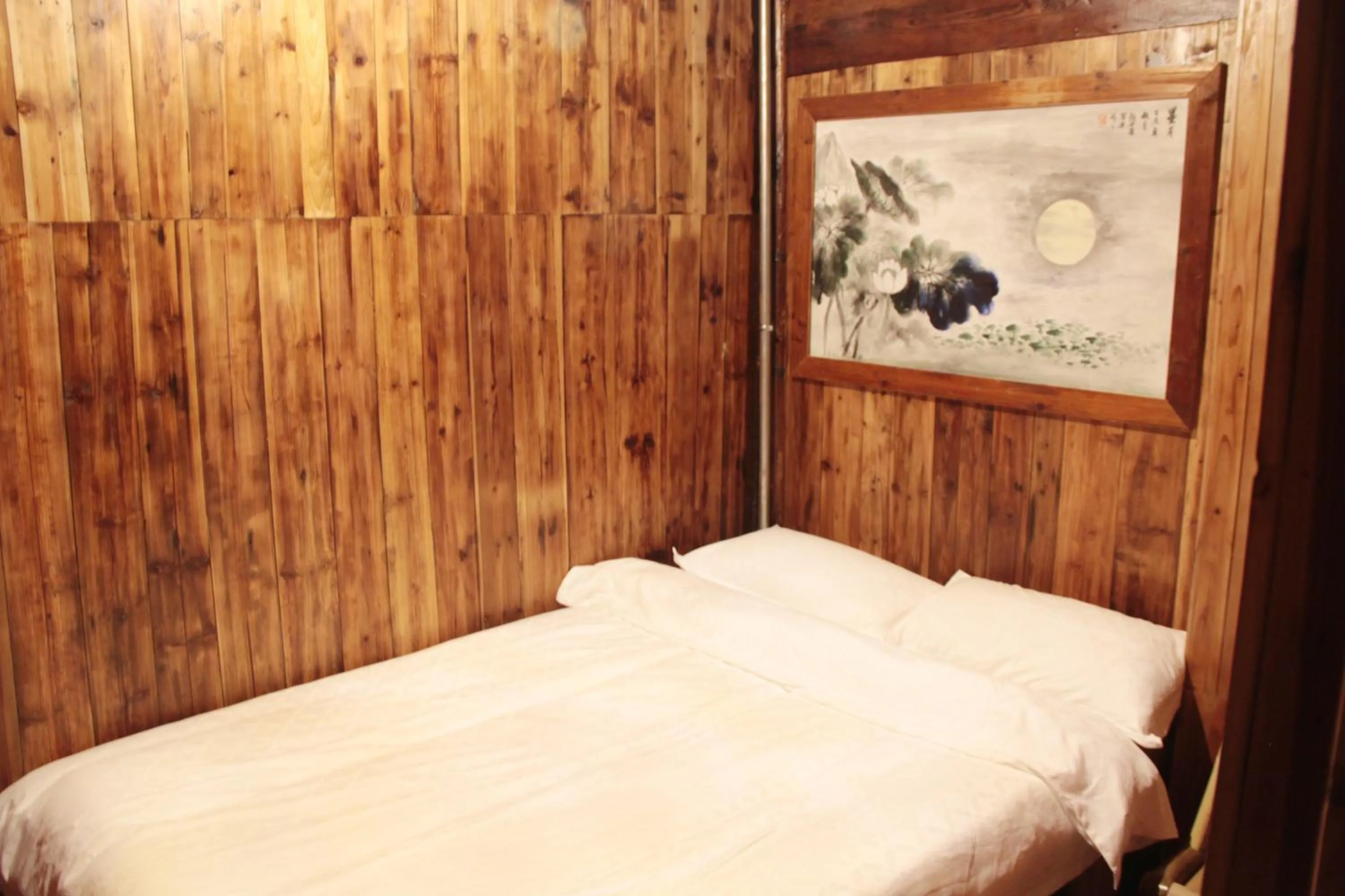 Bed in Old Street Courtyard (Free Pick up Service)