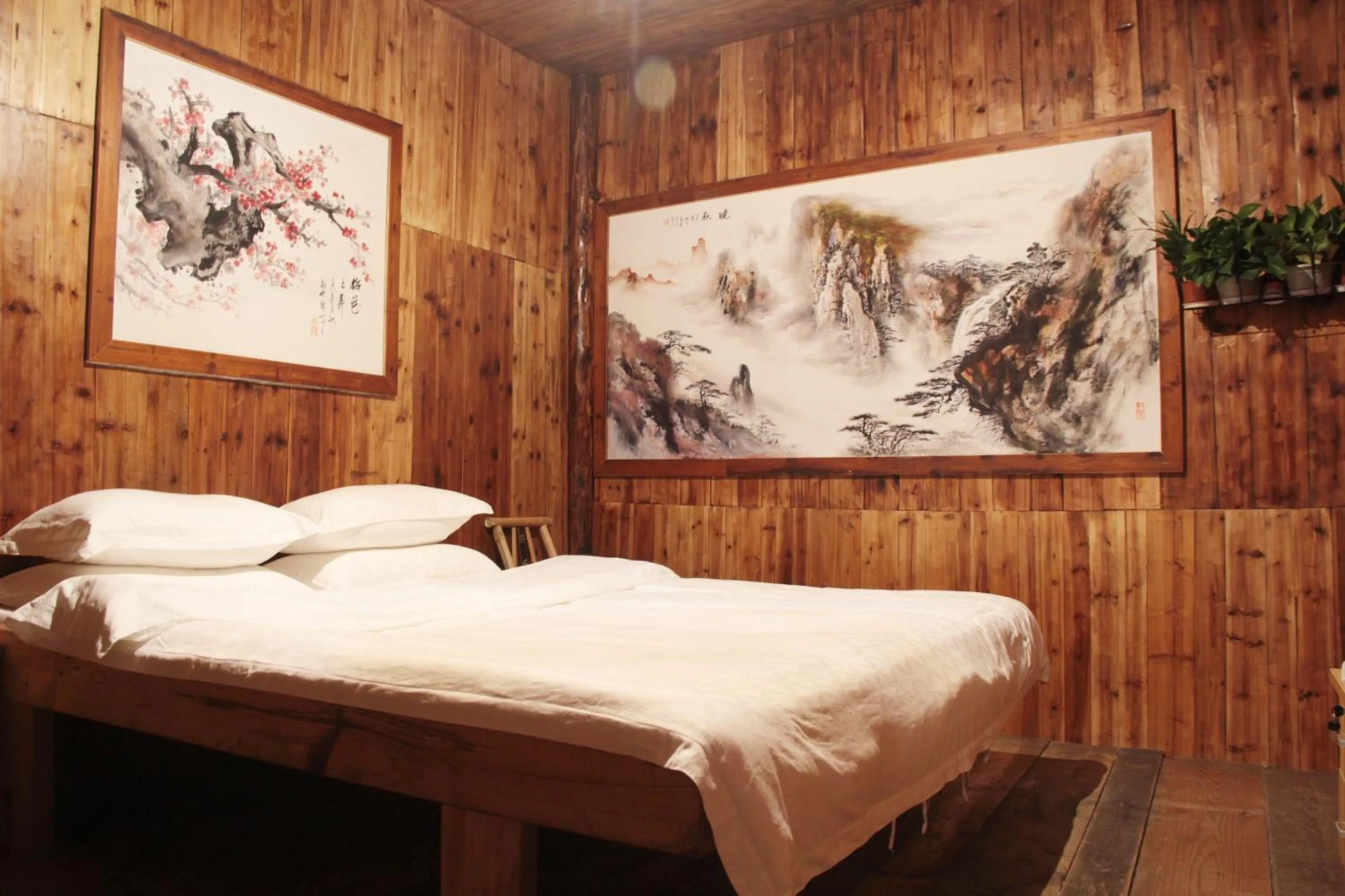 Photo of the whole room, Bed in Old Street Courtyard (Free Pick up Service)