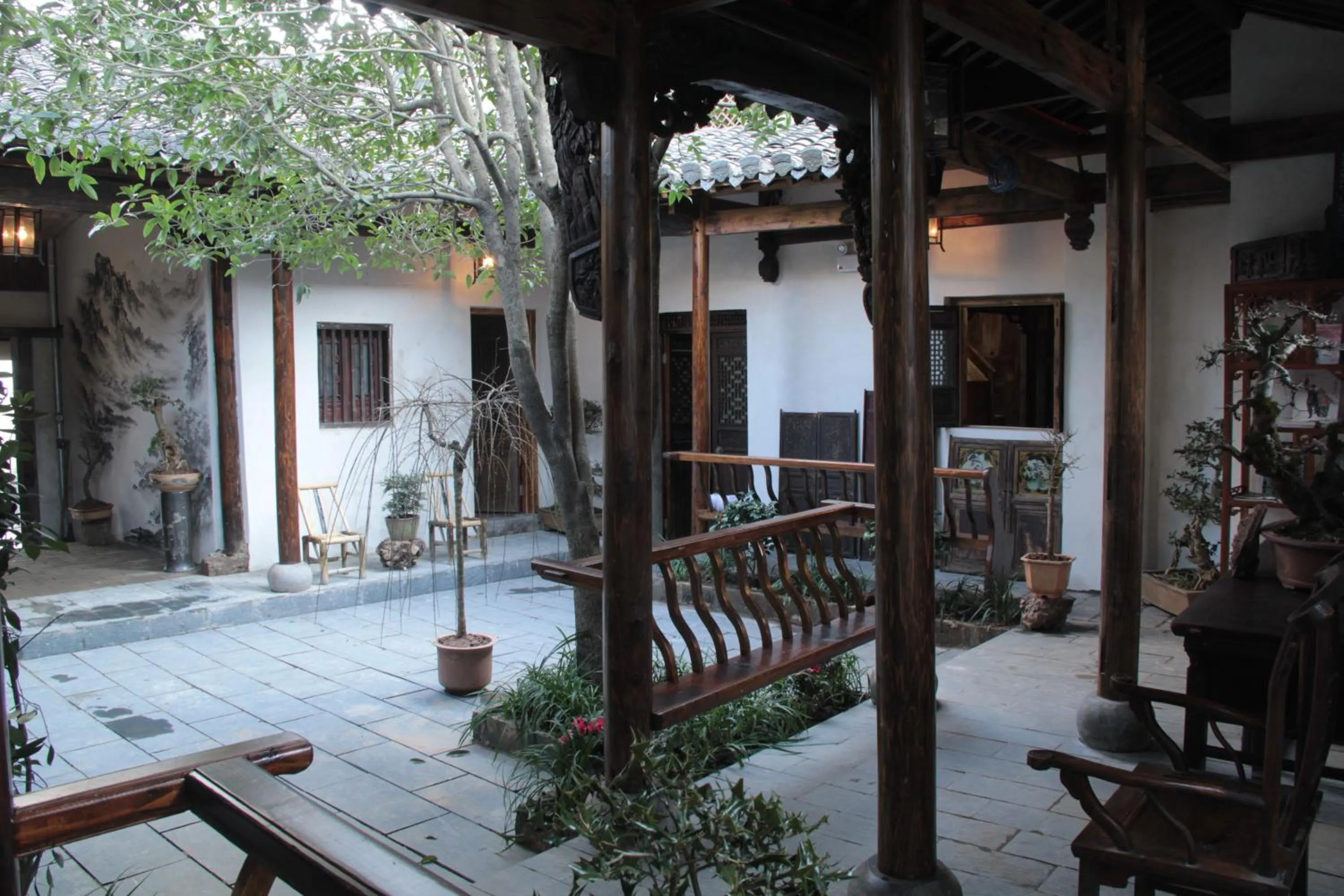 Garden in Old Street Courtyard (Free Pick up Service)