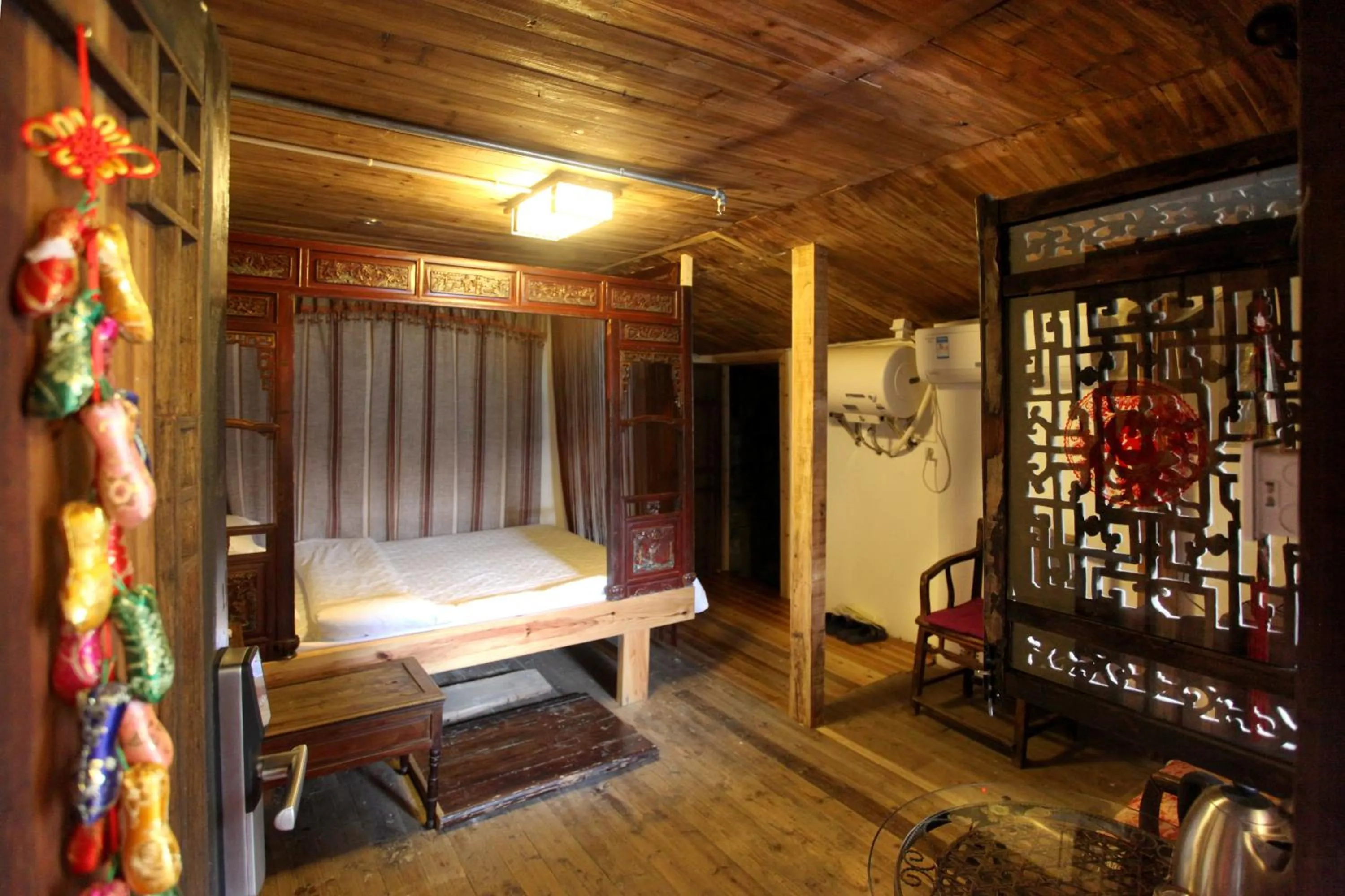 Photo of the whole room in Old Street Courtyard (Free Pick up Service)