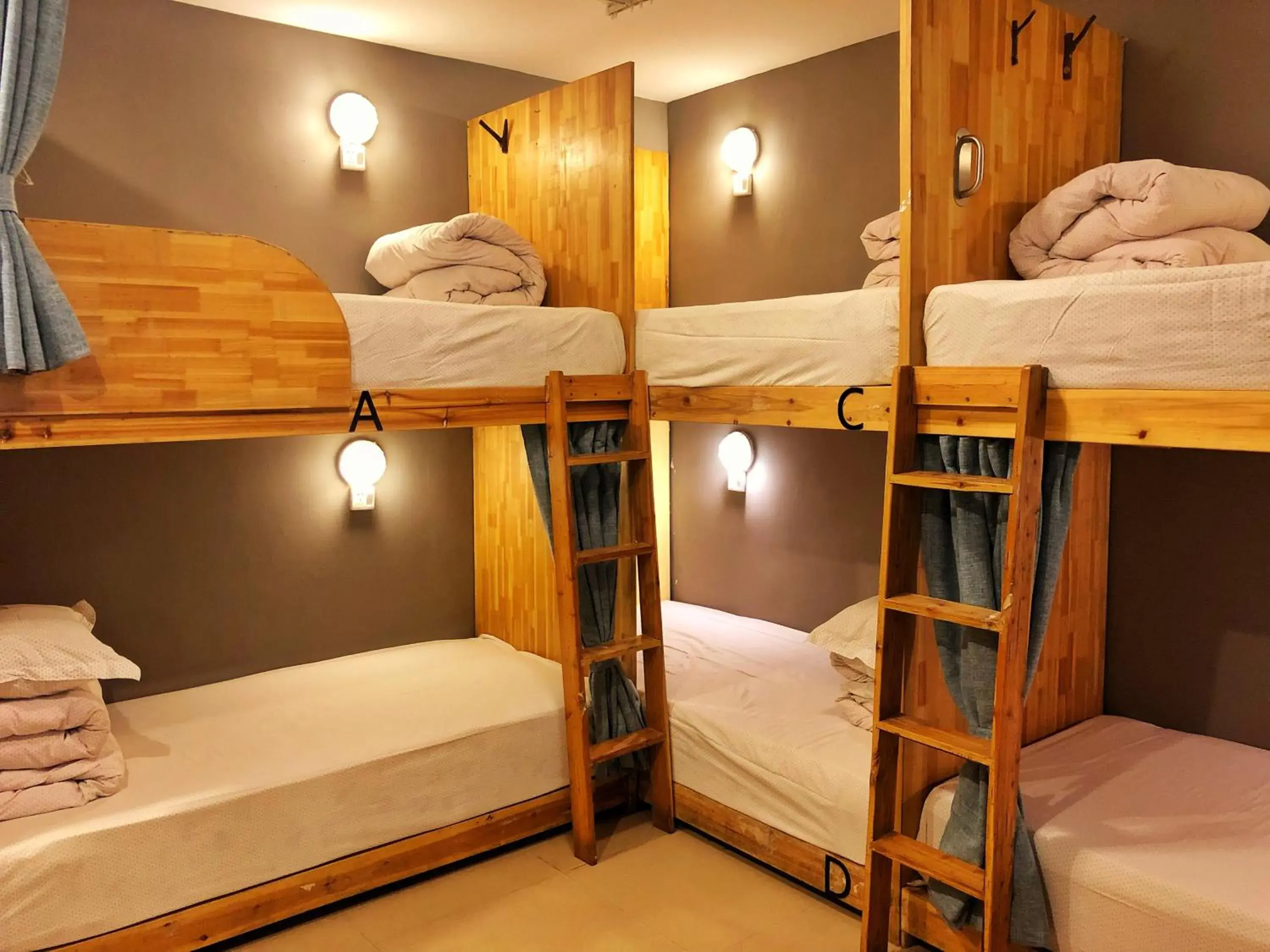 Bed in 6-Bed Female Dormitory Room in Guilin Cyan Box Guest House Bed in 6-Bed Female Dormitory Room in Guilin Cyan Box Guest House