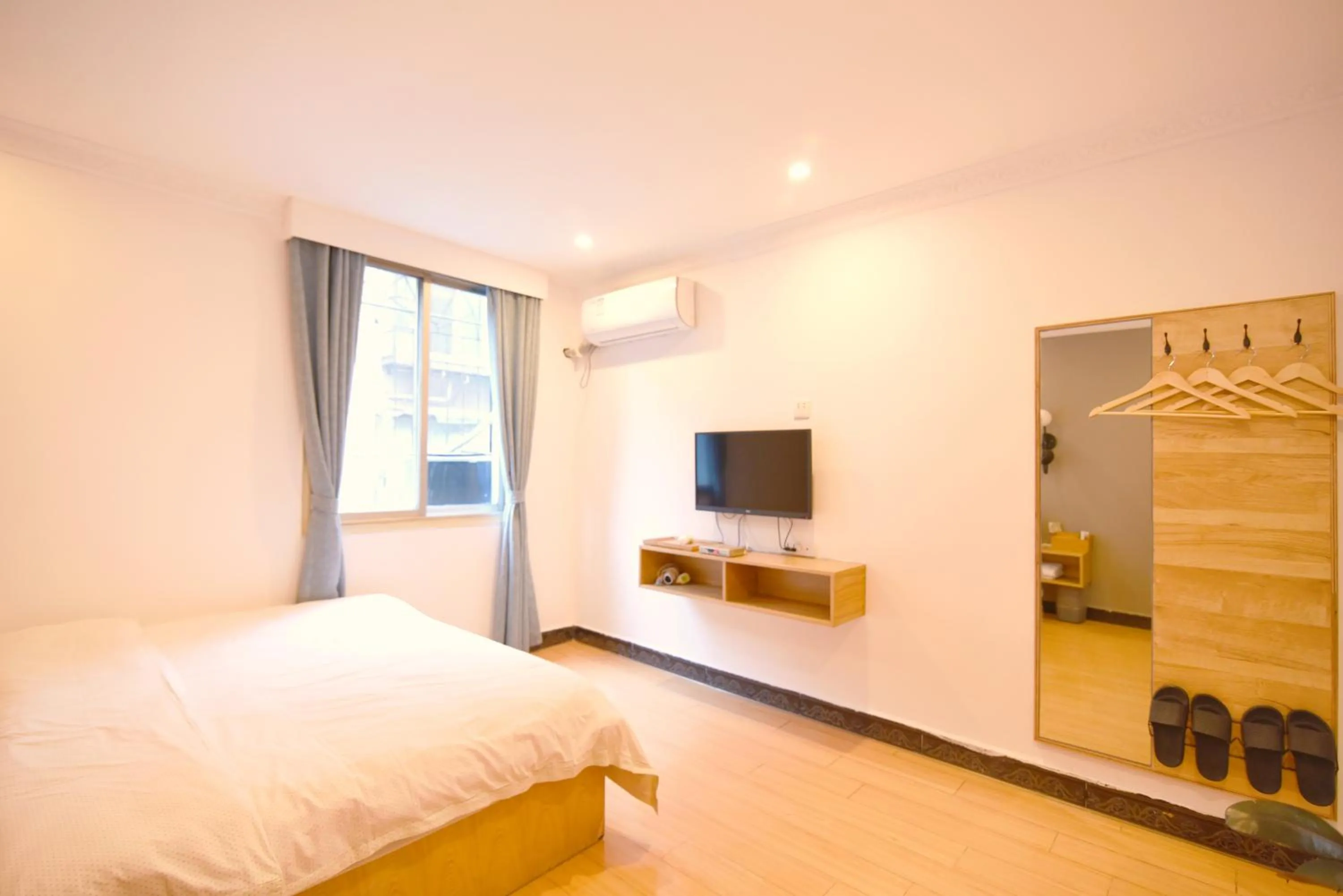 Photo of the whole room, Bed in Guilin Cyan Box Guest House