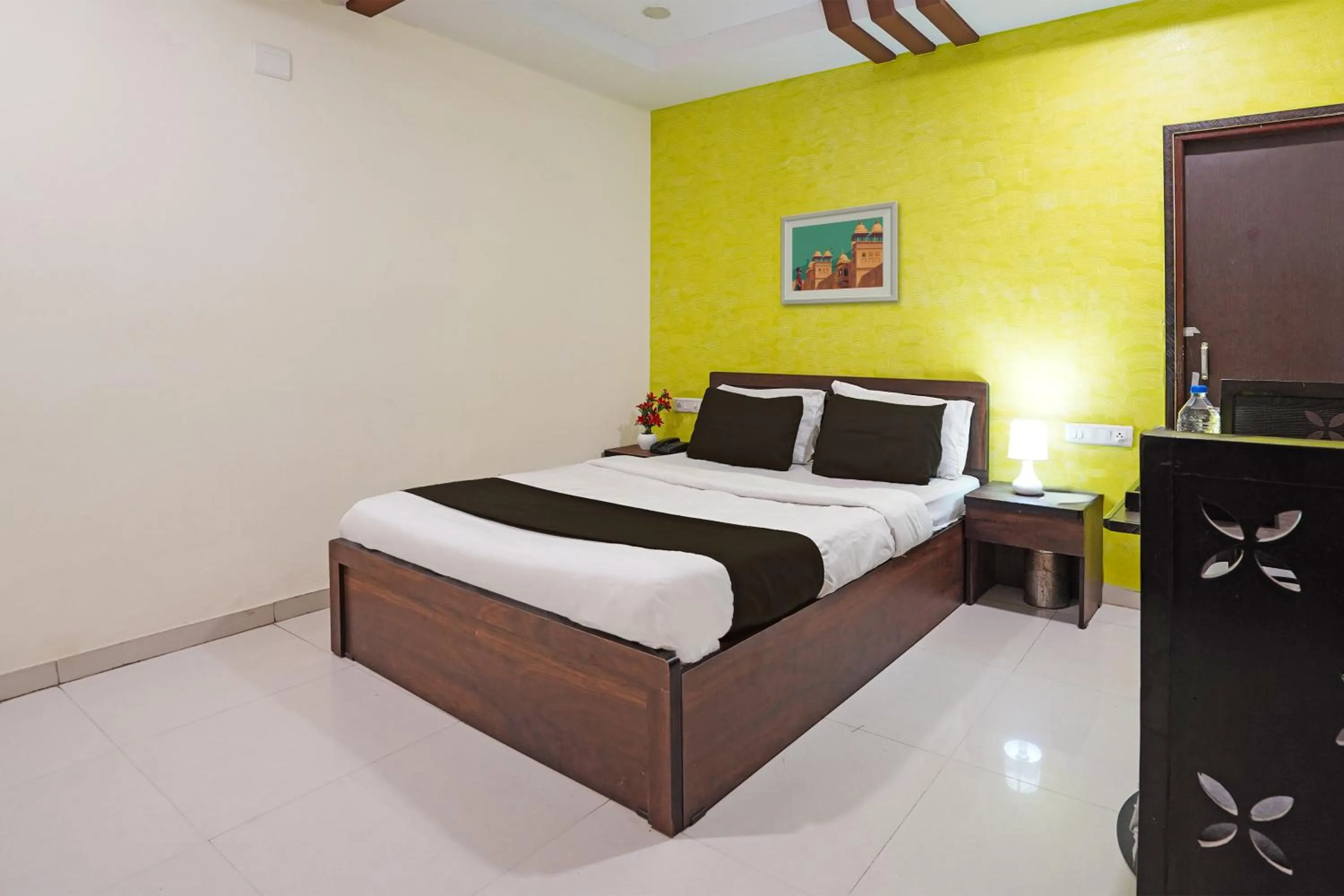 Bedroom, Bed in Hotel O Poonam Palace