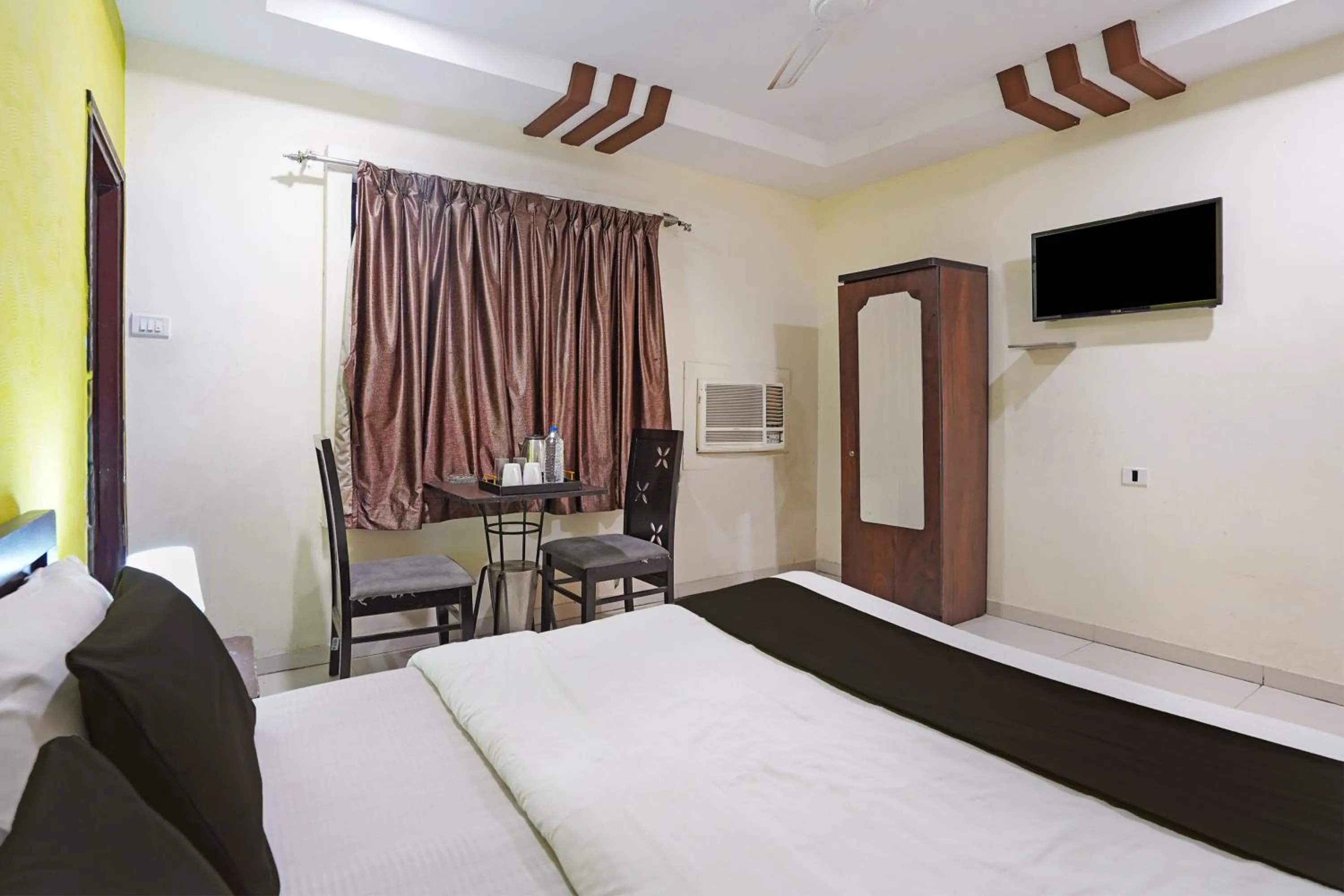Bedroom, Bed in Hotel O Poonam Palace
