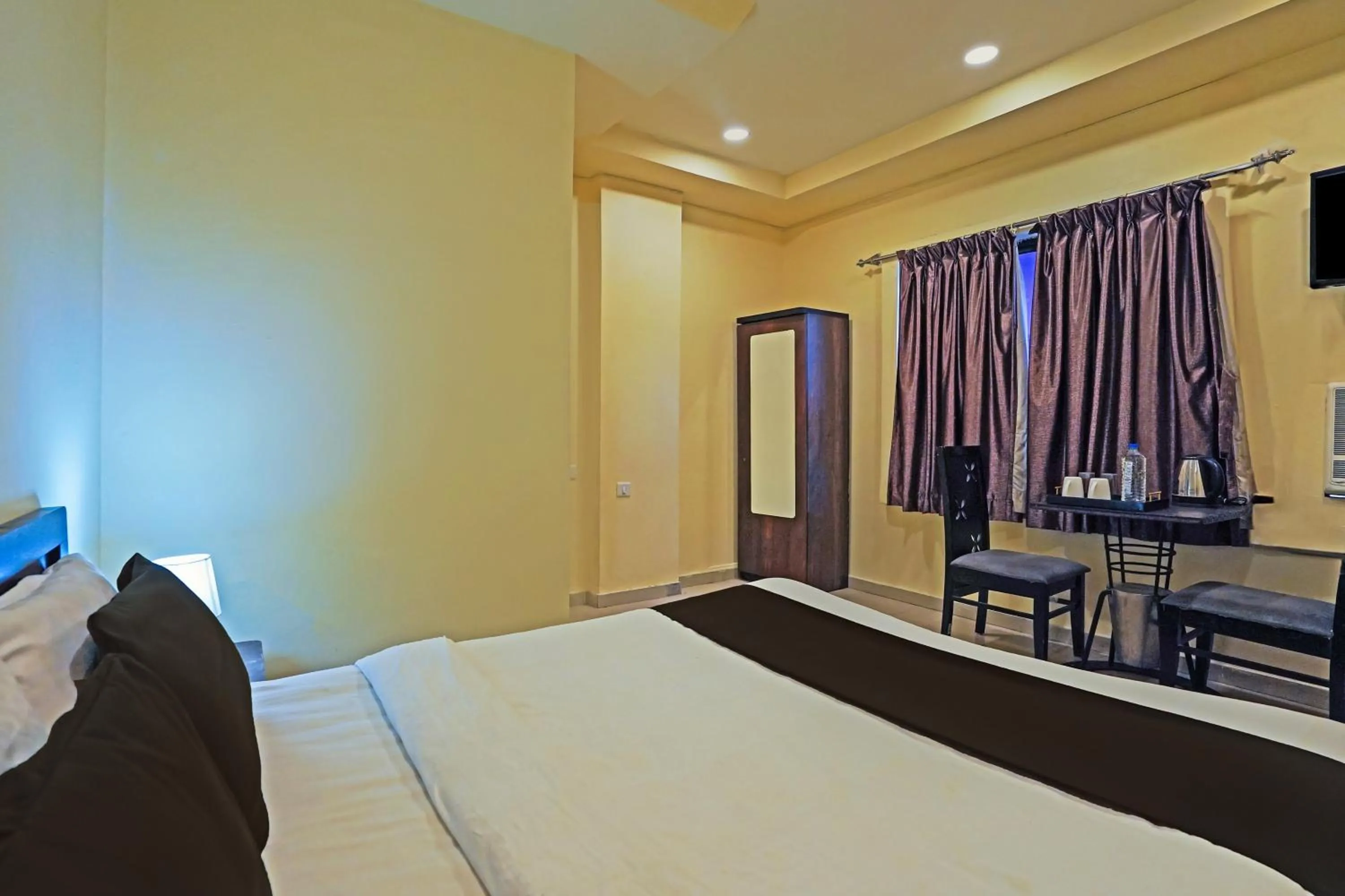 Bedroom, Bed in Hotel O Poonam Palace