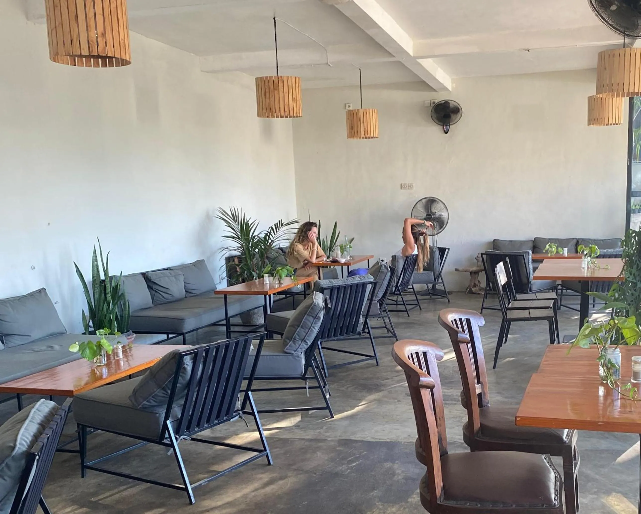 Restaurant/places to eat in Ashana Hotel