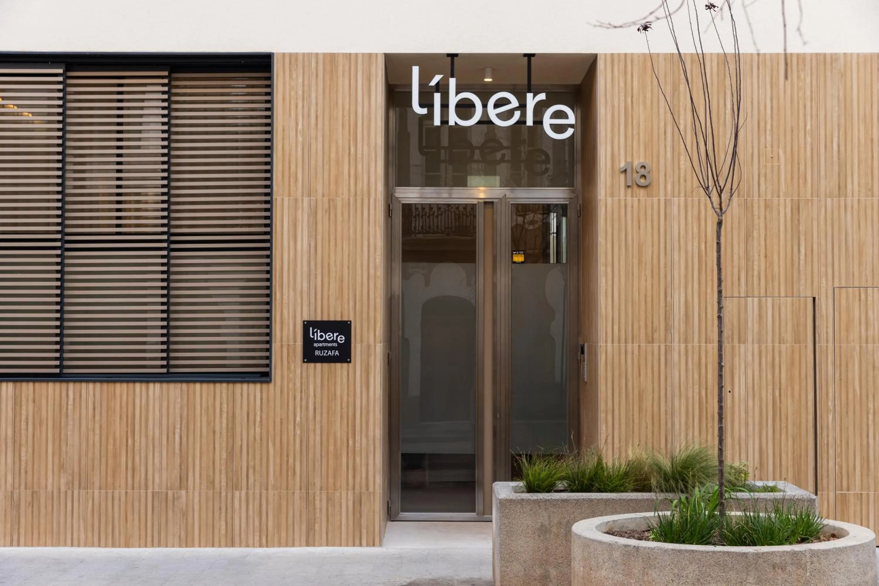 Facade/entrance in Líbere Valencia Ruzafa