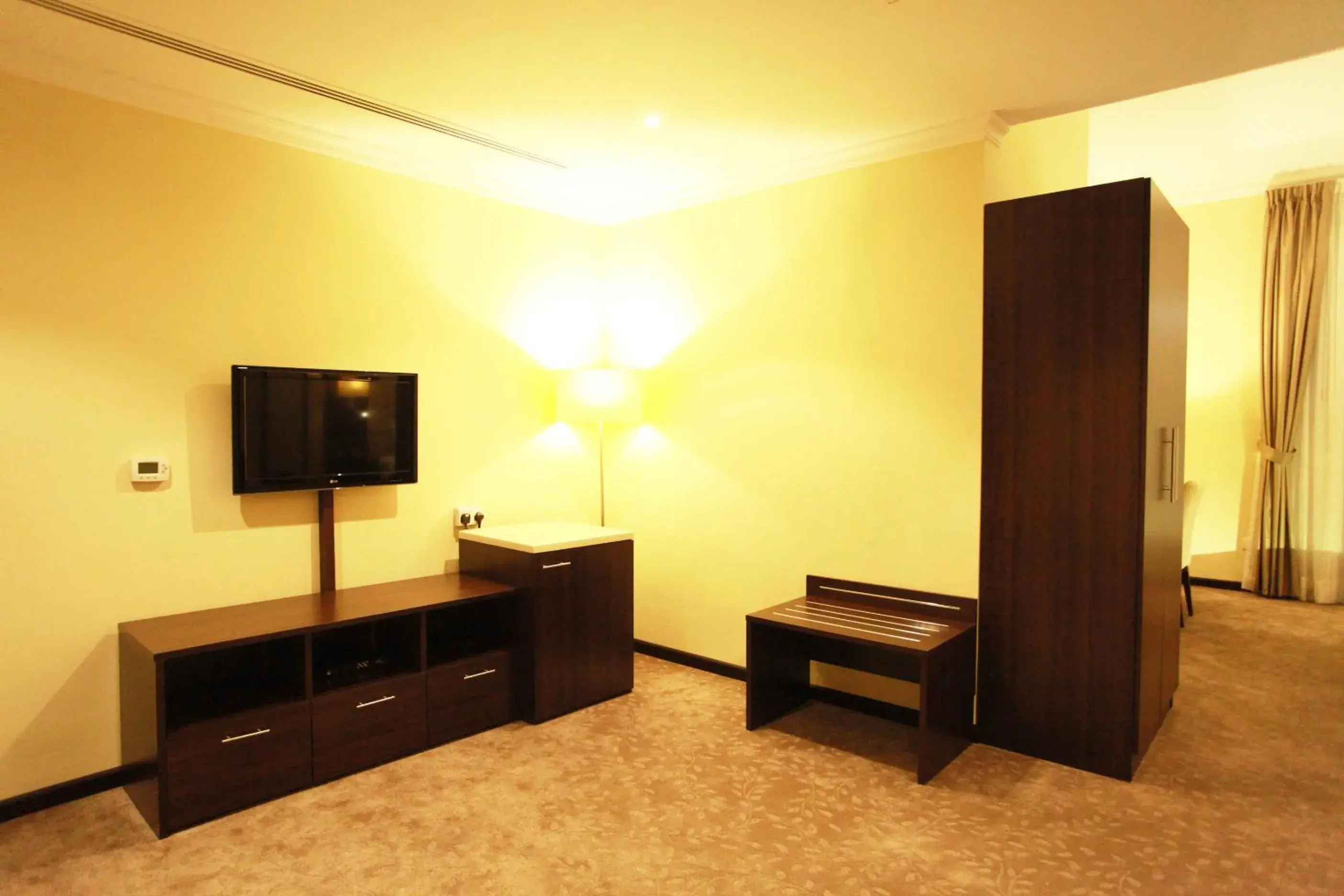 Living room, TV/Entertainment Center in Golden Ocean Hotel