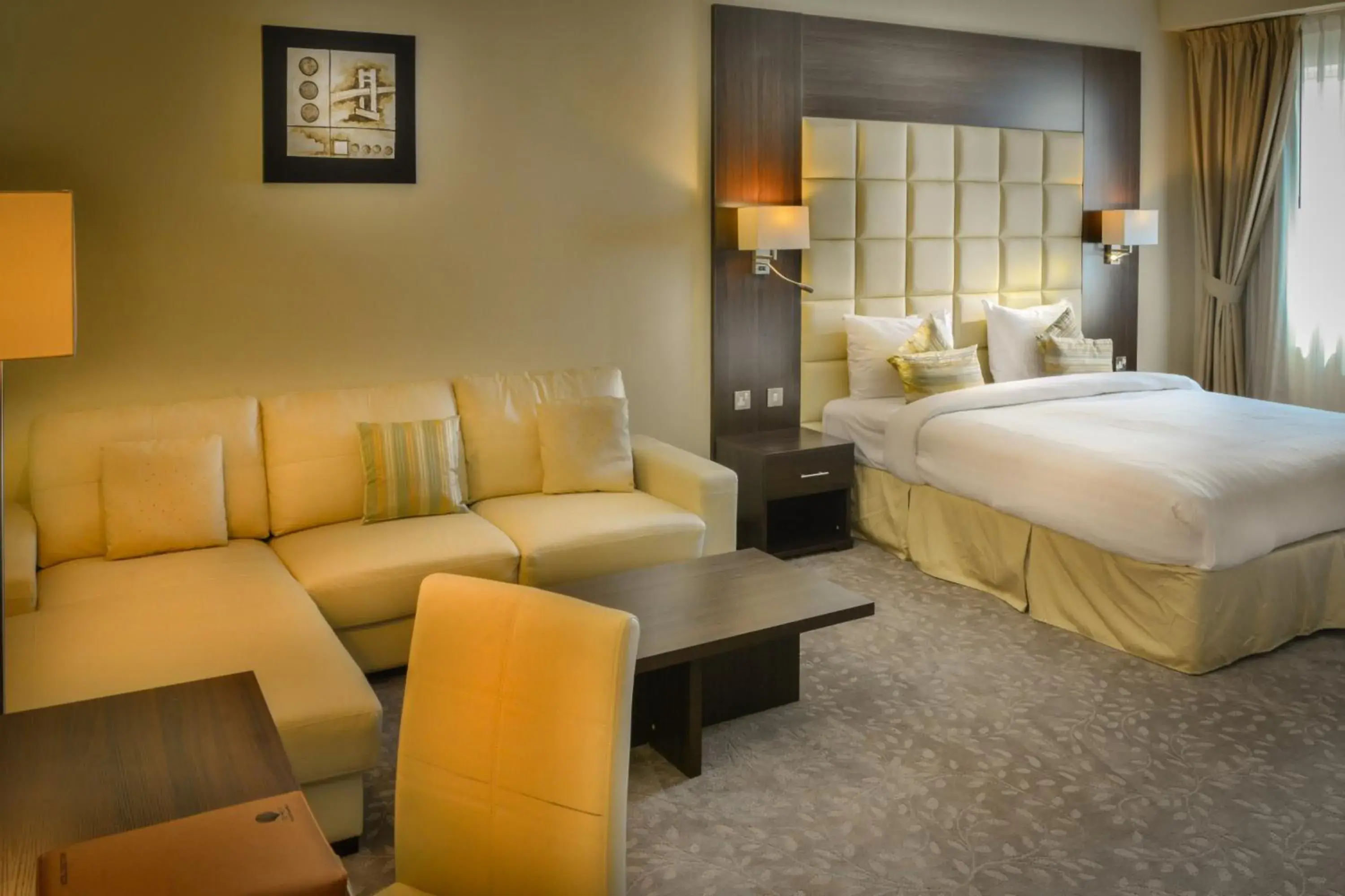 Bedroom, Bed in Golden Ocean Hotel