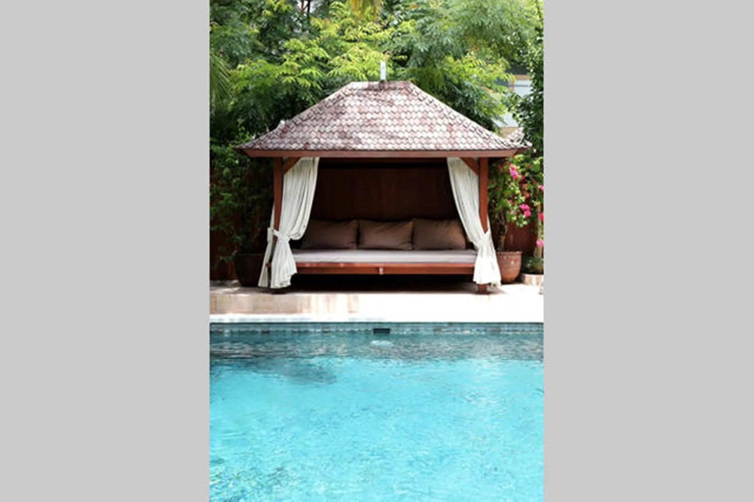 Swimming pool in Villa Varuna